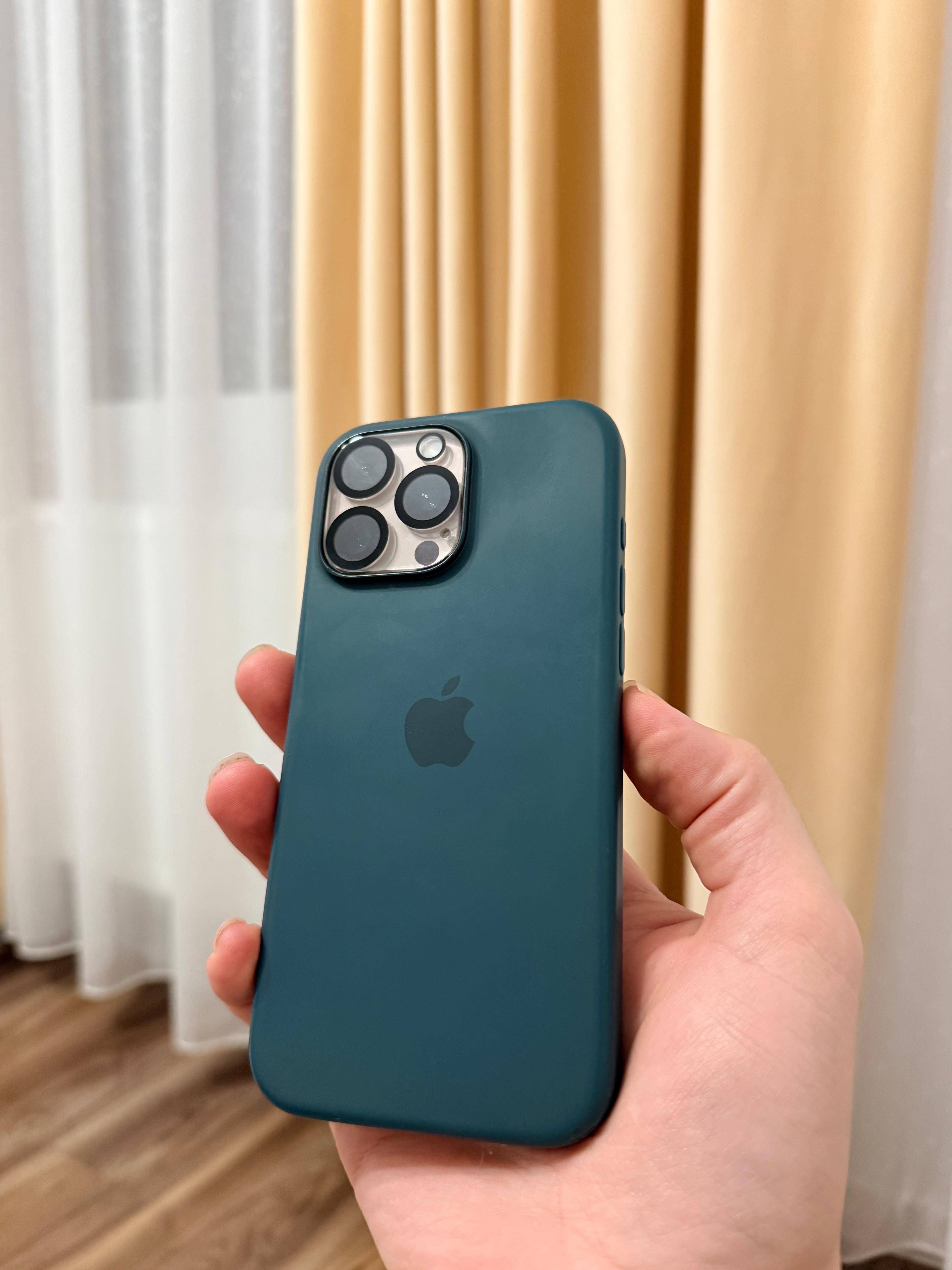 Husa de protectie Apple Silicone Case with MagSafe pentru iPhone 16 Pro Max - Plum