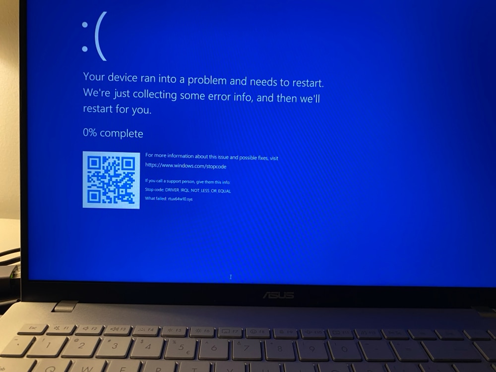 Laptop ASUS Vivobook S16 M3607HA cu procesor AMD Ryzen 5 220 pana la 4.9GHz, 16'', WUXGA, IPS, 144Hz, 16GB DDR5 RAM, 1TB SSD, AMD Radeon Graphics, No OS, Cool Silver