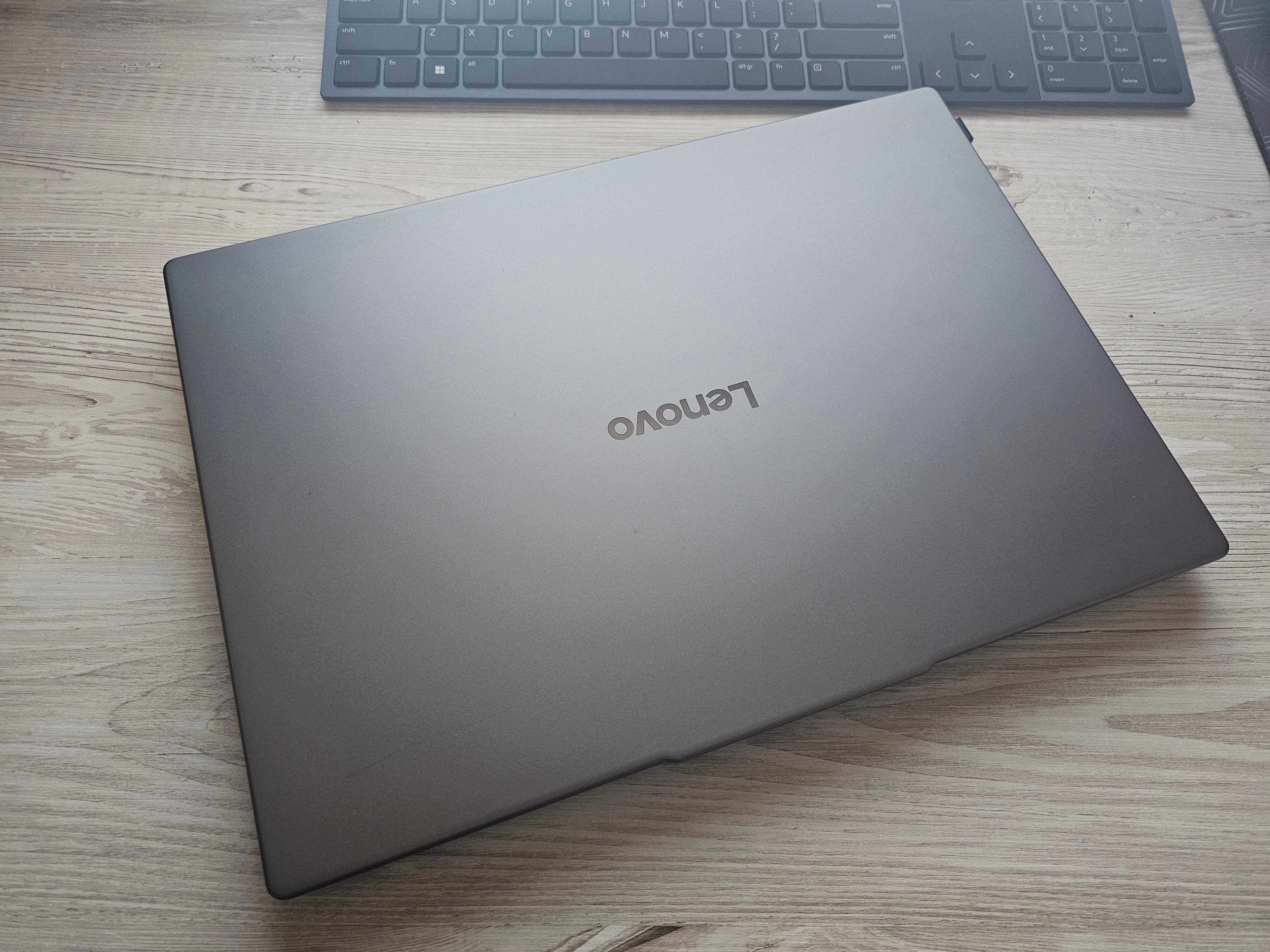 Laptop Lenovo IdeaPad Slim 5 16AKP10 cu procesor AMD Ryzen™ AI 5 340 pana la 4.8GHz, 16" 2.8K, OLED, 120Hz, 16GB DDR5 RAM, 1TB SSD, AMD Radeon™ 840M Graphics, No OS, Luna Grey