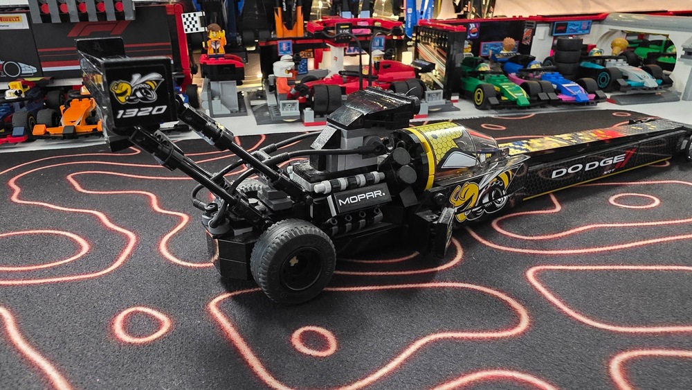 LEGO Speed Champions - Mopar Dodge//SRT Top Fuel Dragster si Dodge