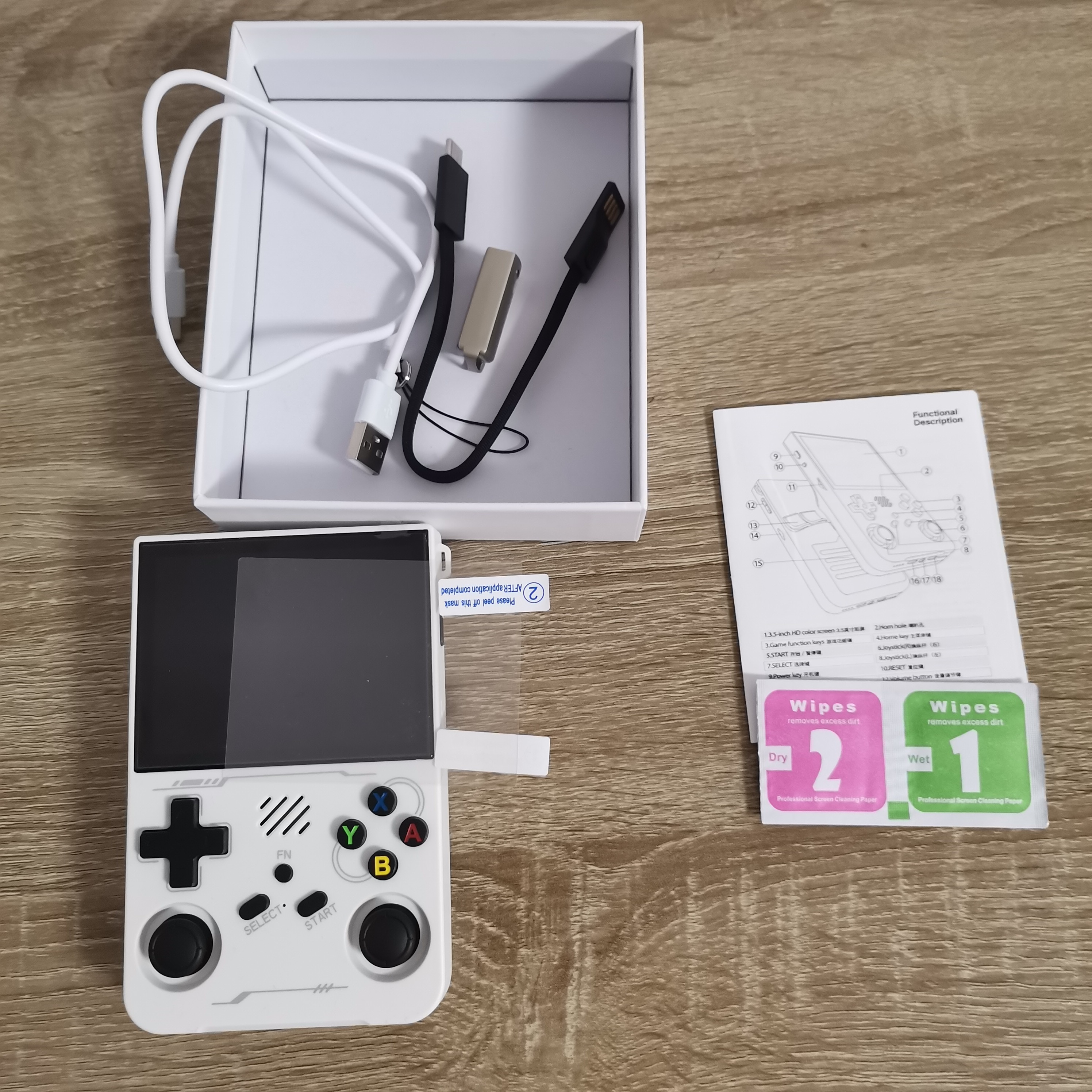 Consola cu Jocuri Retro Portabila PLEMORY®, Model Nou R36XX 2026 64Gb, 30.000 + Jocuri Retro Preinstalate, Game Console pentru Adulti si Copii, 3000mAh, Joystick 3D, Sistem Linux, Ecran IPS de 3.5 inch, Conexiune Wi-Fi, Alba
