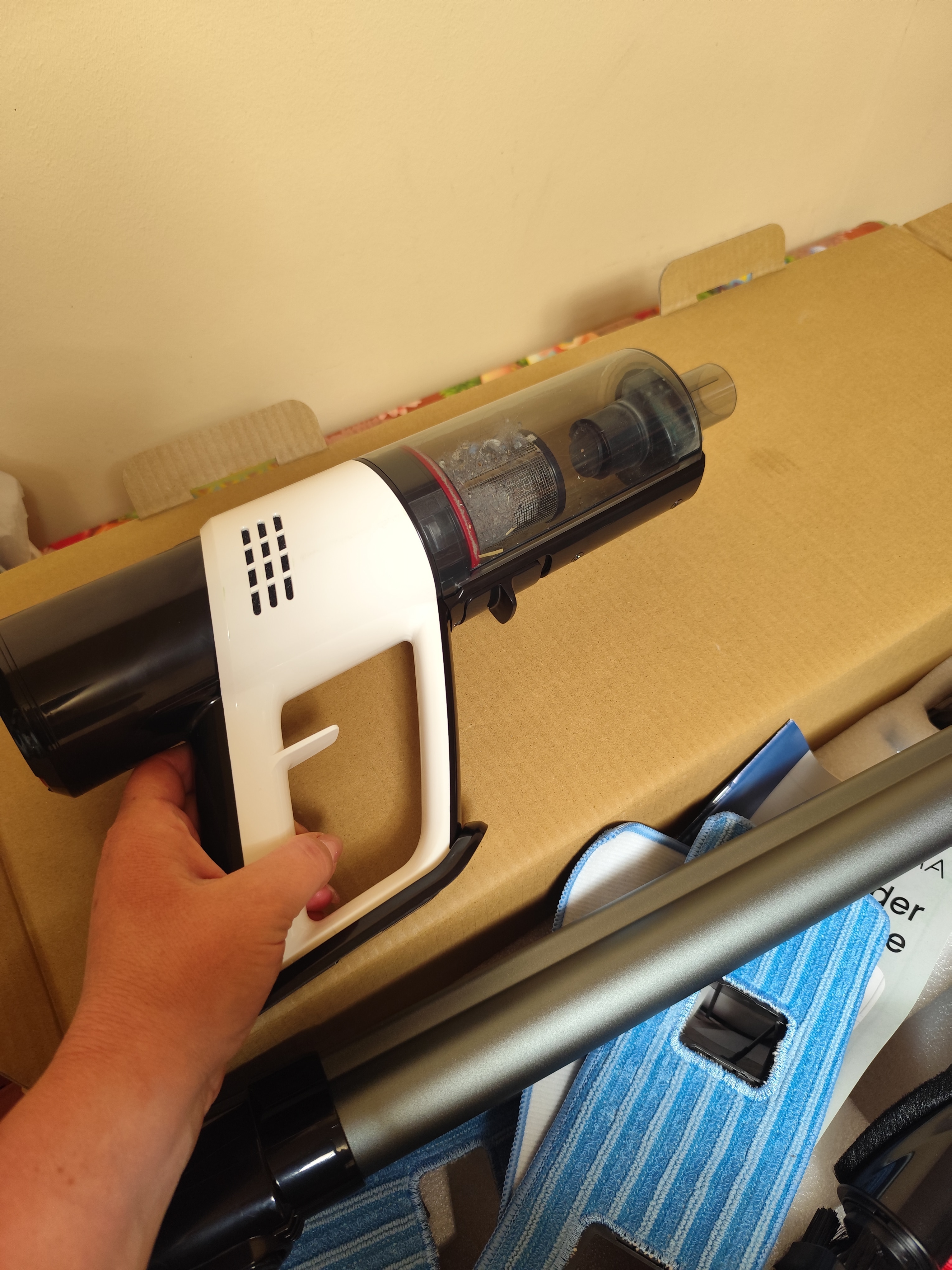 Aspirator Zonder Klaar Base – Experienta de curatare superioara cu motor fara perii de 250W, 3 moduri de curatare, tehnologie inteligenta si functie de spalare pe podea
