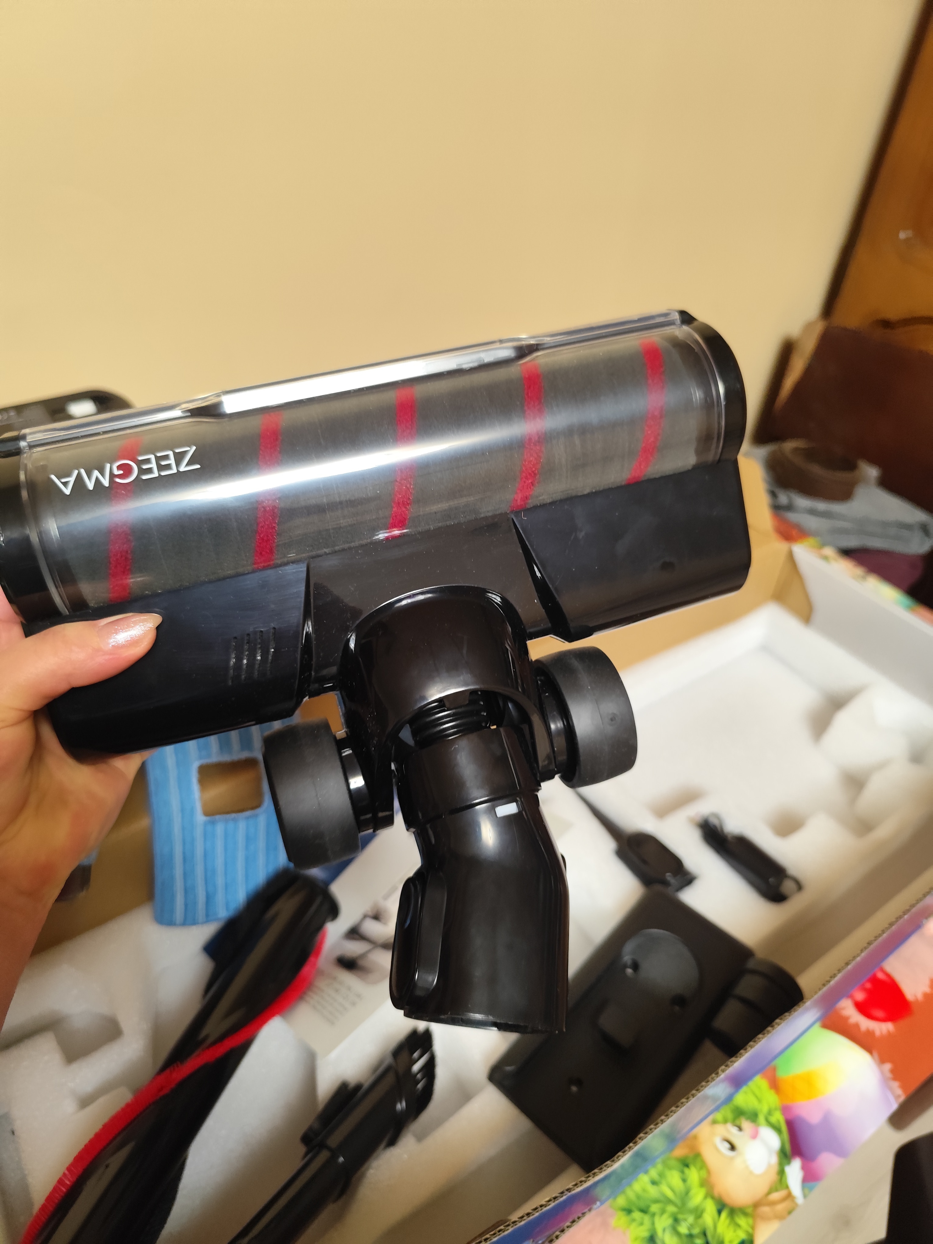 Aspirator Zonder Klaar Base – Experienta de curatare superioara cu motor fara perii de 250W, 3 moduri de curatare, tehnologie inteligenta si functie de spalare pe podea