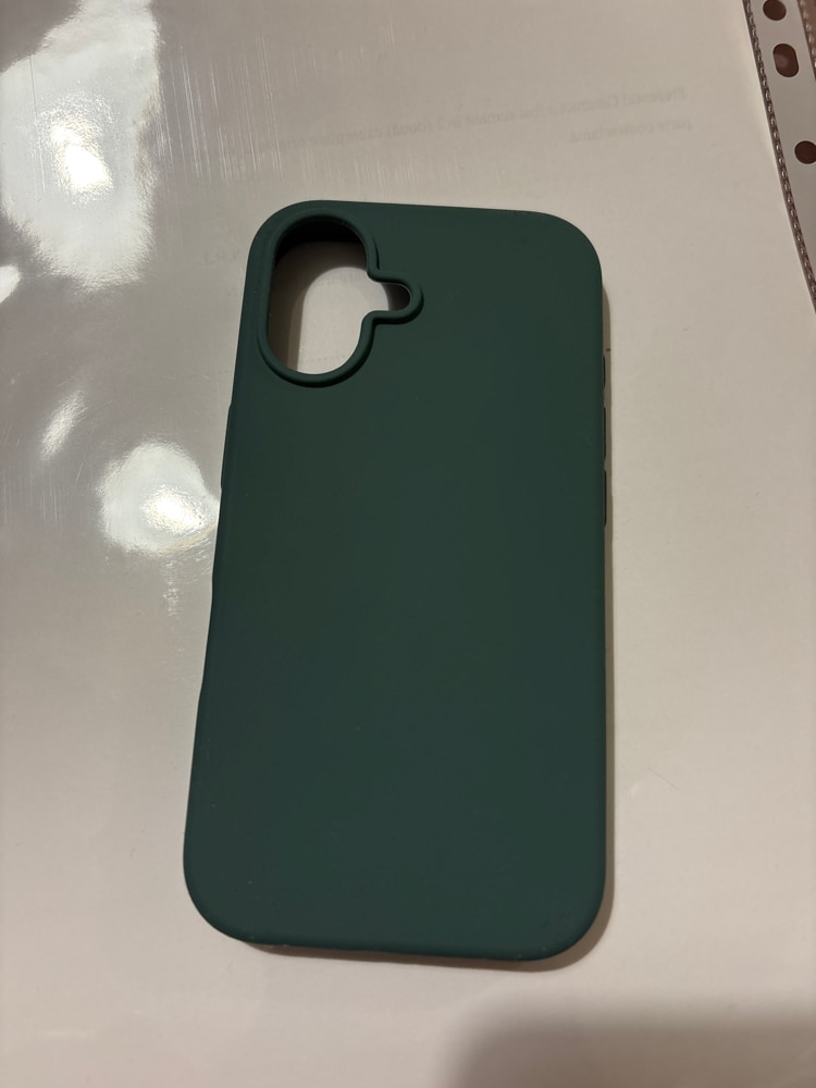 Husa CASEY STUDIOS™ compatibila cu iPhone 16, Soft Silicone Premium, Microfibra in Interior, Light Lilac, de Protectie, Ultra Slim, pentru Incarcare Wireless, Margini Ridicate de Protectia Ecranului si a Camerelor