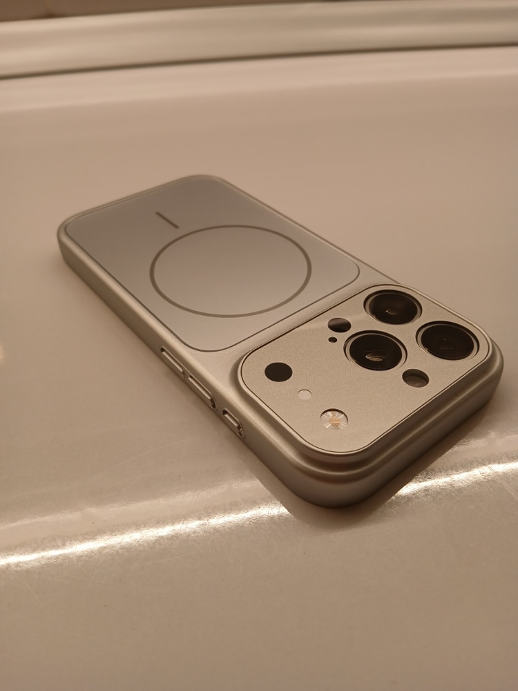 Husa Skin pentru Transformare iPhone 16 Pro in iPhone 17 Pro – Design Premium, Compatibil MagSafe, Culoare Portocaliu