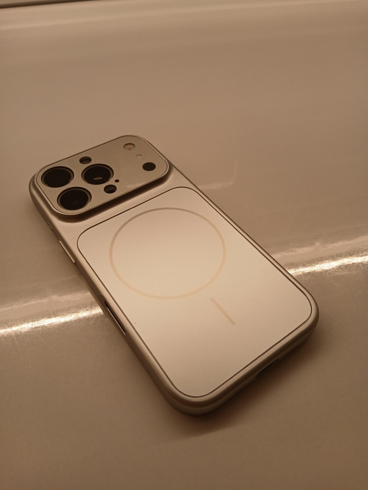 Husa Skin pentru Transformare iPhone 16 Pro in iPhone 17 Pro – Design Premium, Compatibil MagSafe, Culoare Portocaliu
