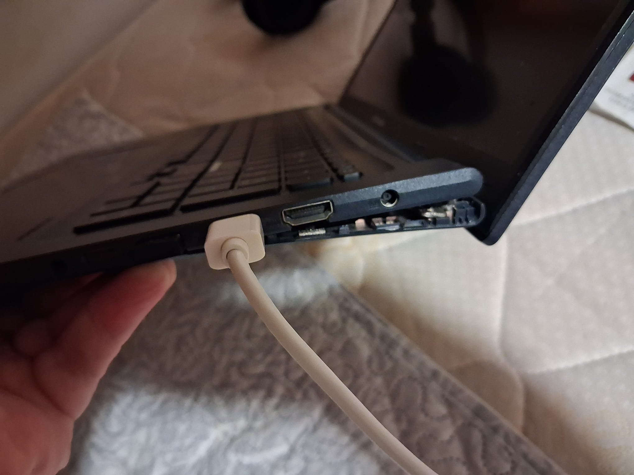 Laptop ASUS VivoBook 17 X1704VA cu procesor Intel® Core™ i7-1355U pana la 5.0 GHz, 17.3", Full HD, IPS, 16GB, 1TB SSD, Intel® Iris Xe Graphics, No, OS, Quiet Blue