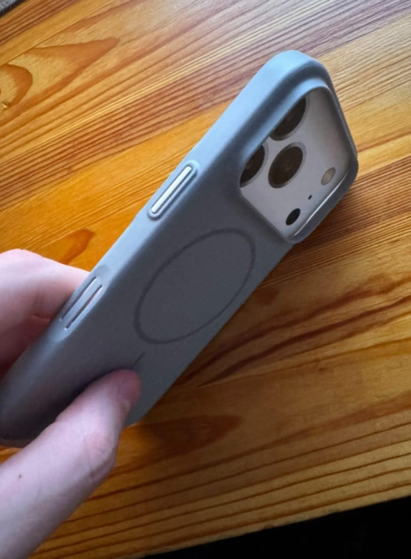 Husa Premium pentru iPhone 17 PRO, Policarbonat Dur, Functie MagSafe, Anti-Soc, Mata cu Dungi, Ultra Slim, Protectie Spate, Gri