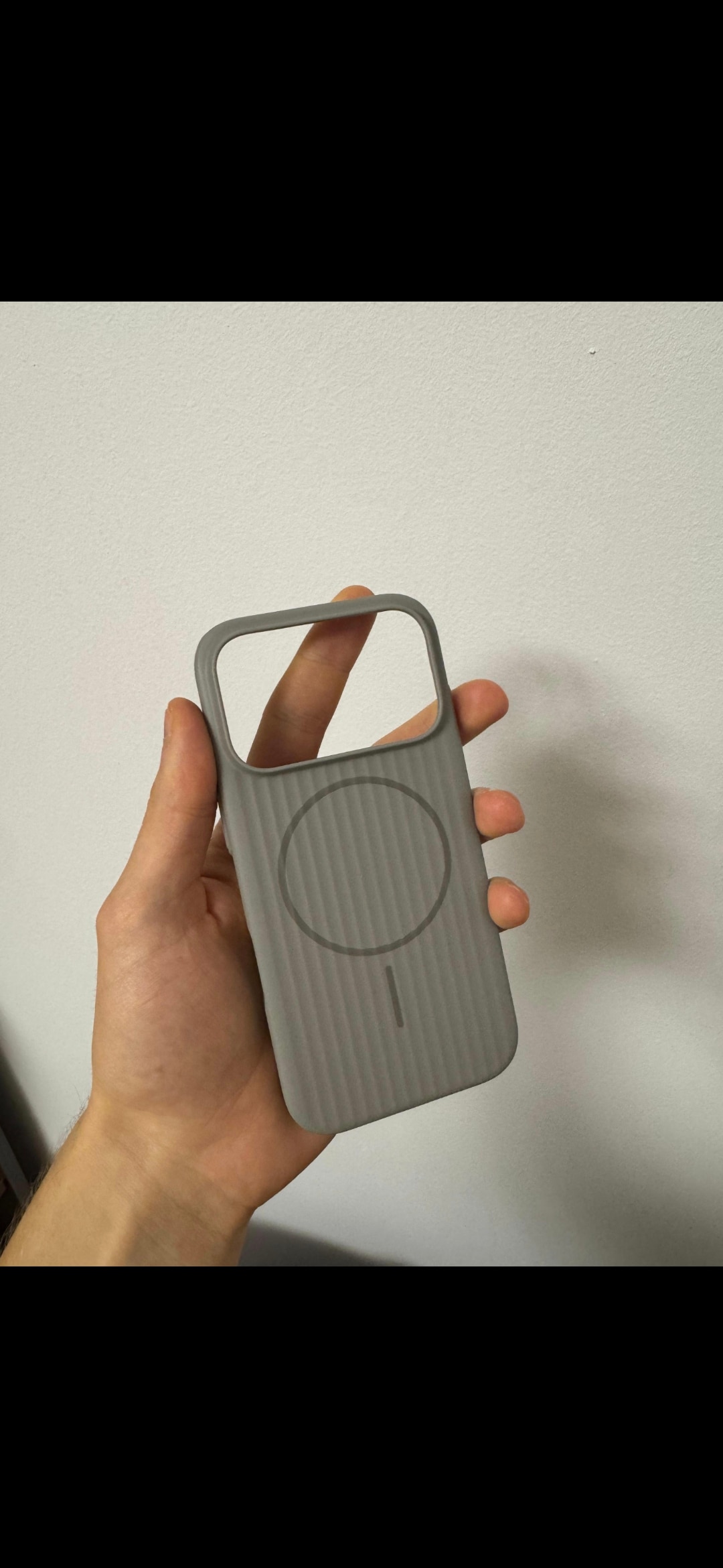 Husa Premium pentru iPhone 17 PRO, Policarbonat Dur, Functie MagSafe, Anti-Soc, Mata cu Dungi, Ultra Slim, Protectie Spate, Gri