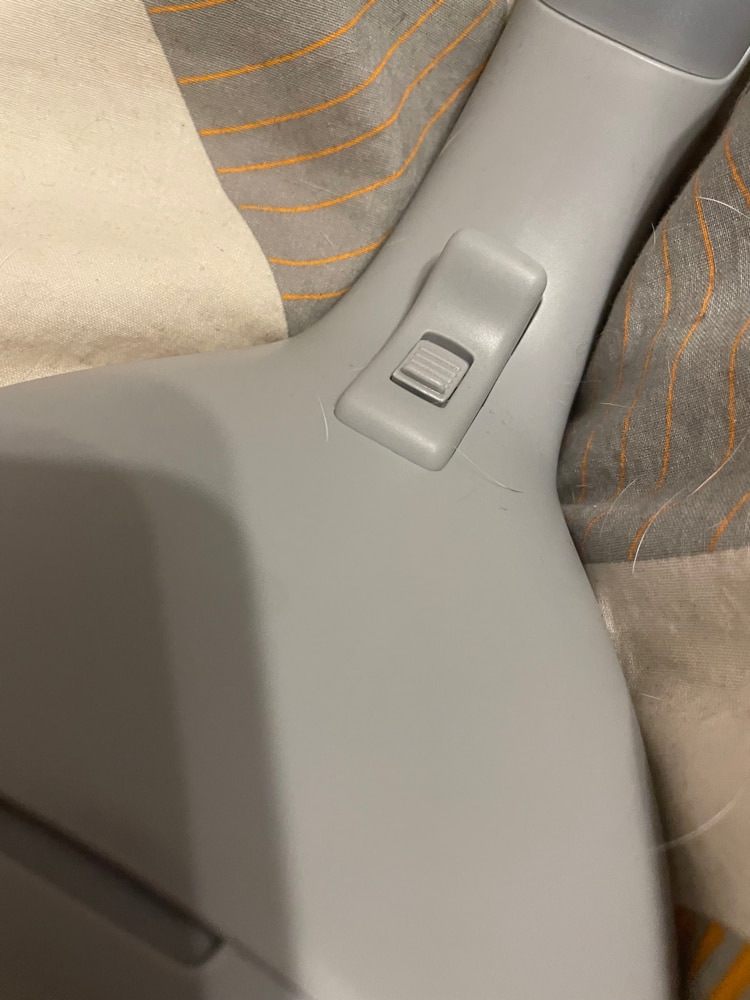 Aparat de calcat vertical cu abur Electrolux E7HS2-6UG, 1400W, jet de abur 26gr/min, rezervor detasabil 100 ml, talpa ceramică GlissiumTM, husa, gri inchis