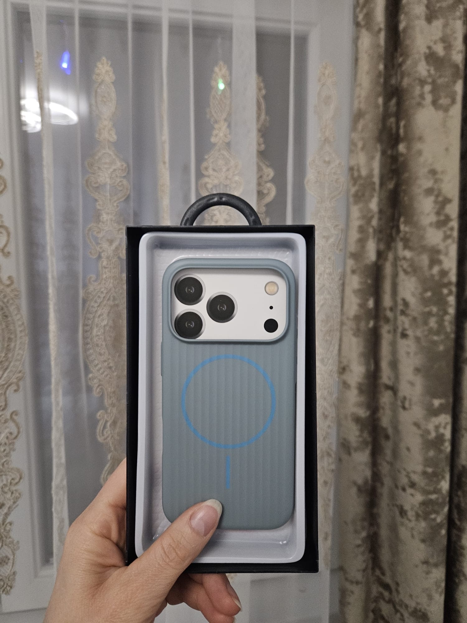 Husa Premium pentru iPhone 17 PRO, Policarbonat Dur, Functie MagSafe, Anti-Soc, Mata cu Dungi, Ultra Slim, Protectie Spate, Gri