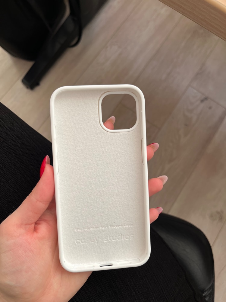 Husa CASEY STUDIOS™ pentru Apple iPhone 13, Soft Silicone Premium, Microfibra in Interior, Dark Gray, de Protectie, Ultra Slim, pentru Incarcare Wireless, Margini Ridicate pentru Protectia Ecranului si a Camerelor