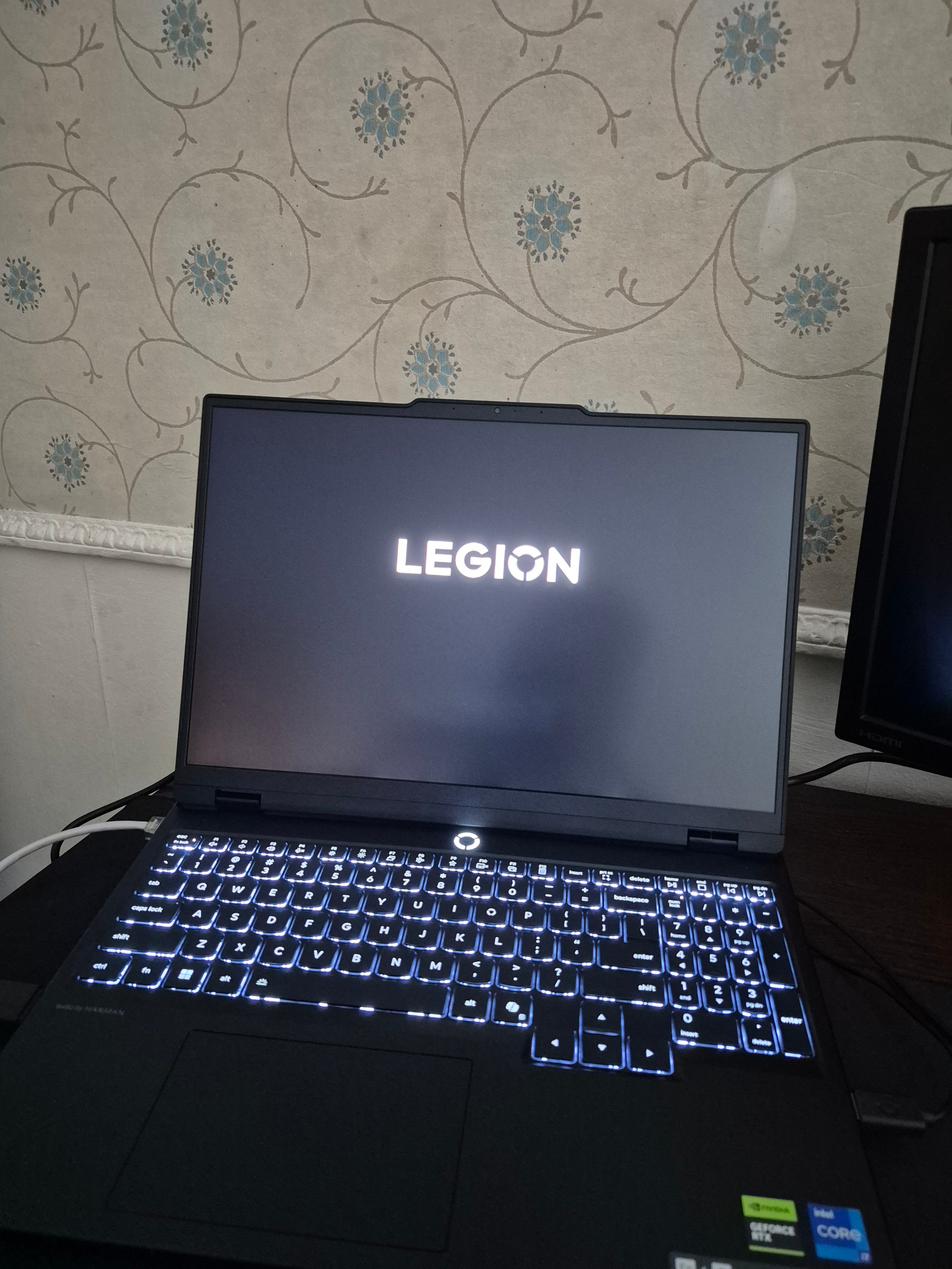 Laptop Gaming Lenovo Legion 5 15IRX10 cu procesor Intel® Core™ i7-13650HX pana la 4.9GHz, 15.3" WUXGA, IPS, 16GB DDR5 RAM, 512GB SSD, NVIDIA® GeForce RTX™ 5050 8GB GDDR7, No OS, Eclipse Black, 3y on-site Premium Care