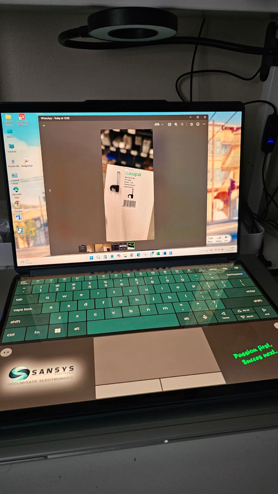 Laptop Lenovo Yoga Book 9 13IMU9 cu procesor Intel® Core™ Ultra 7 155U pana la 4.8GHz, 2 x 13.3", 2.8K, WQXGA+, OLED, Touch, 32GB LPDDR5x RAM, 1TB SSD, Intel® Graphics, Windows® 11 Pro, Tidal Teal, 3y on-site Premium Care