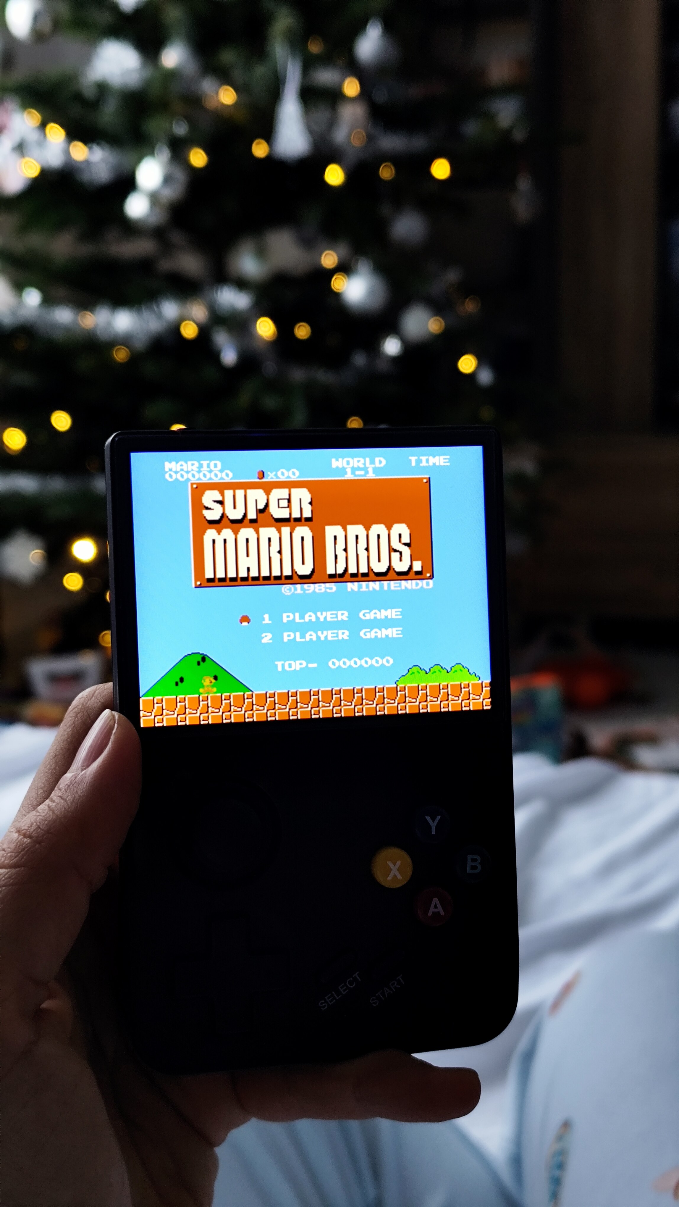 Consola portabila PRODYS, + 20.000 jocuri, God of War, GTA: Vice City Stories, PES, se poate conecta la TV, ecran HD 3.5 inch, stocare 64 GB, rezolutie 640x480, 3000 mAH, suporta 26 de emulatoare