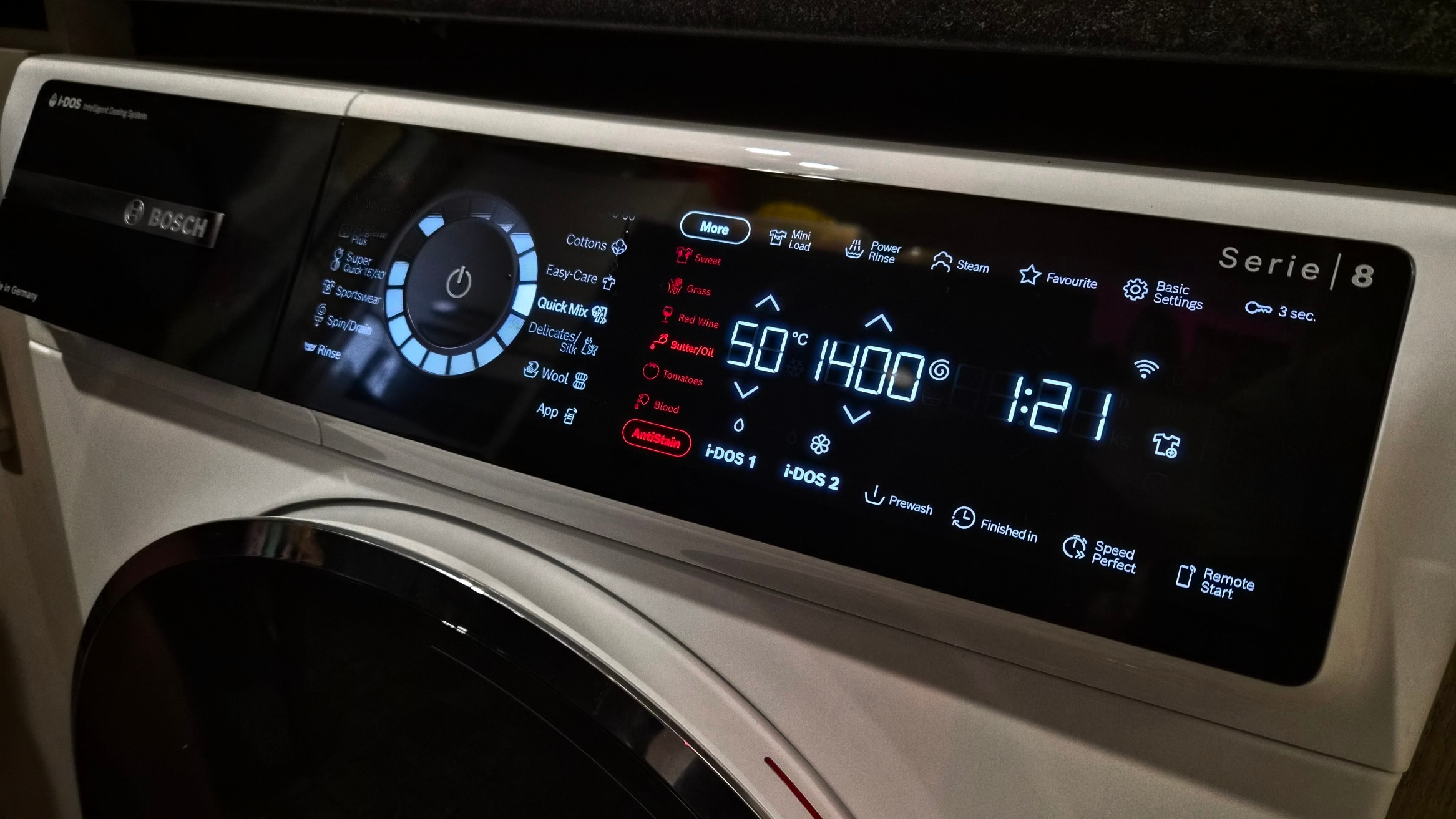 Masina de spalat rufe Bosch Seria 8 WGB244A2BY, 9 kg, 1400 RPM, I-DOS, Touch control, Iron Assist, Home Connect, Added Steam, Iluminare interioara, EcoSilence Drive, Anti Stain, Clasa A, 60 cm, Alb