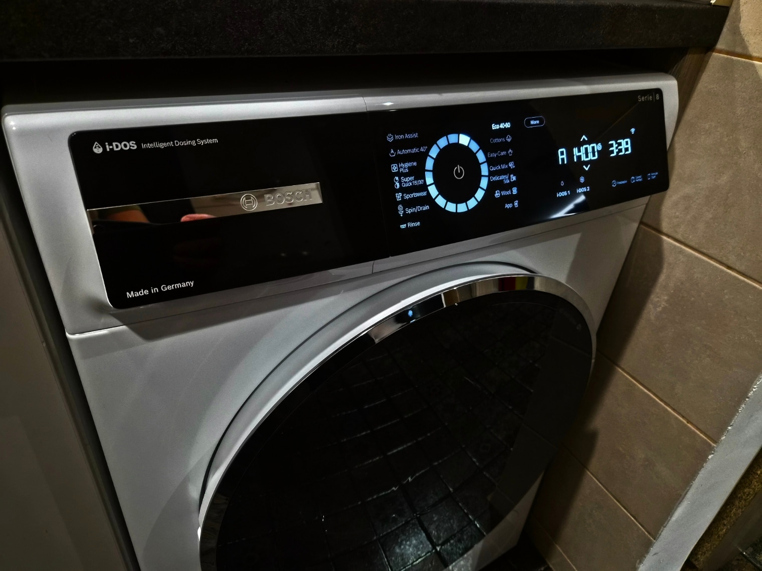 Masina de spalat rufe Bosch Seria 8 WGB244A2BY, 9 kg, 1400 RPM, I-DOS, Touch control, Iron Assist, Home Connect, Added Steam, Iluminare interioara, EcoSilence Drive, Anti Stain, Clasa A, 60 cm, Alb