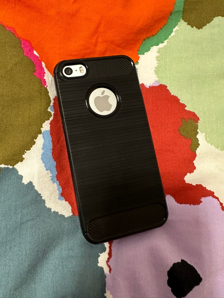 Husa telefon compatibila cu iPhone 5 / 5S / SE TPU Ultra Protect Slim Anti-Soc, Fibra de Carbon, Negru