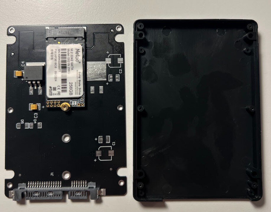 Adaptor convertor SSD M.2 NGFF (de tip SATA) la SATA 3 2.5 inch cu