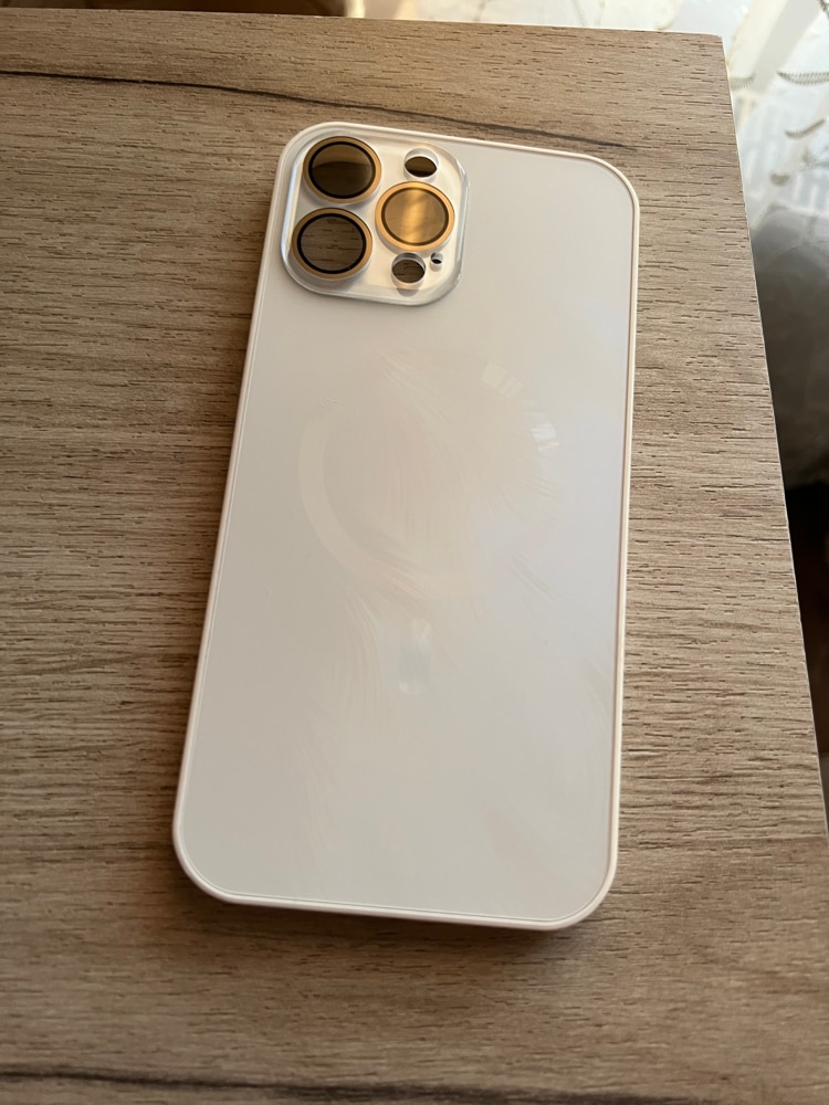 Husa de Protectie Pentru iPhone 13 ProMax MagSafe, Culoare Gold Lucios cu efect 3D tip Pana, design elegant si protectie completa inclusiv Lentile impotriva socurilor si zgarieturilor