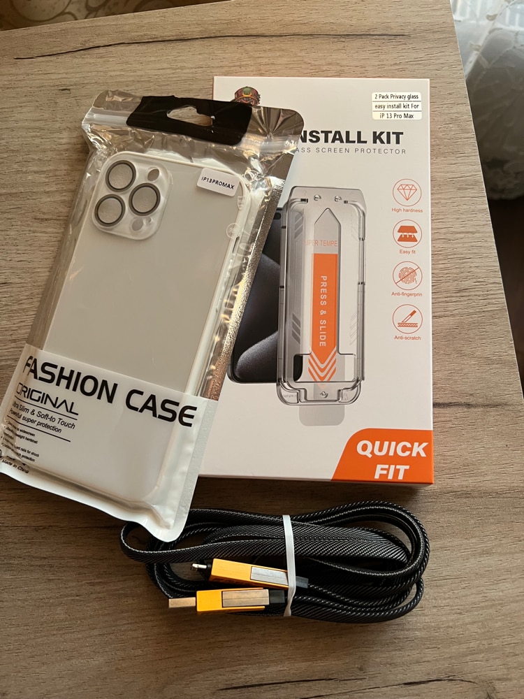 Husa de Protectie Pentru iPhone 13 ProMax MagSafe, Culoare Gold Lucios cu efect 3D tip Pana, design elegant si protectie completa inclusiv Lentile impotriva socurilor si zgarieturilor