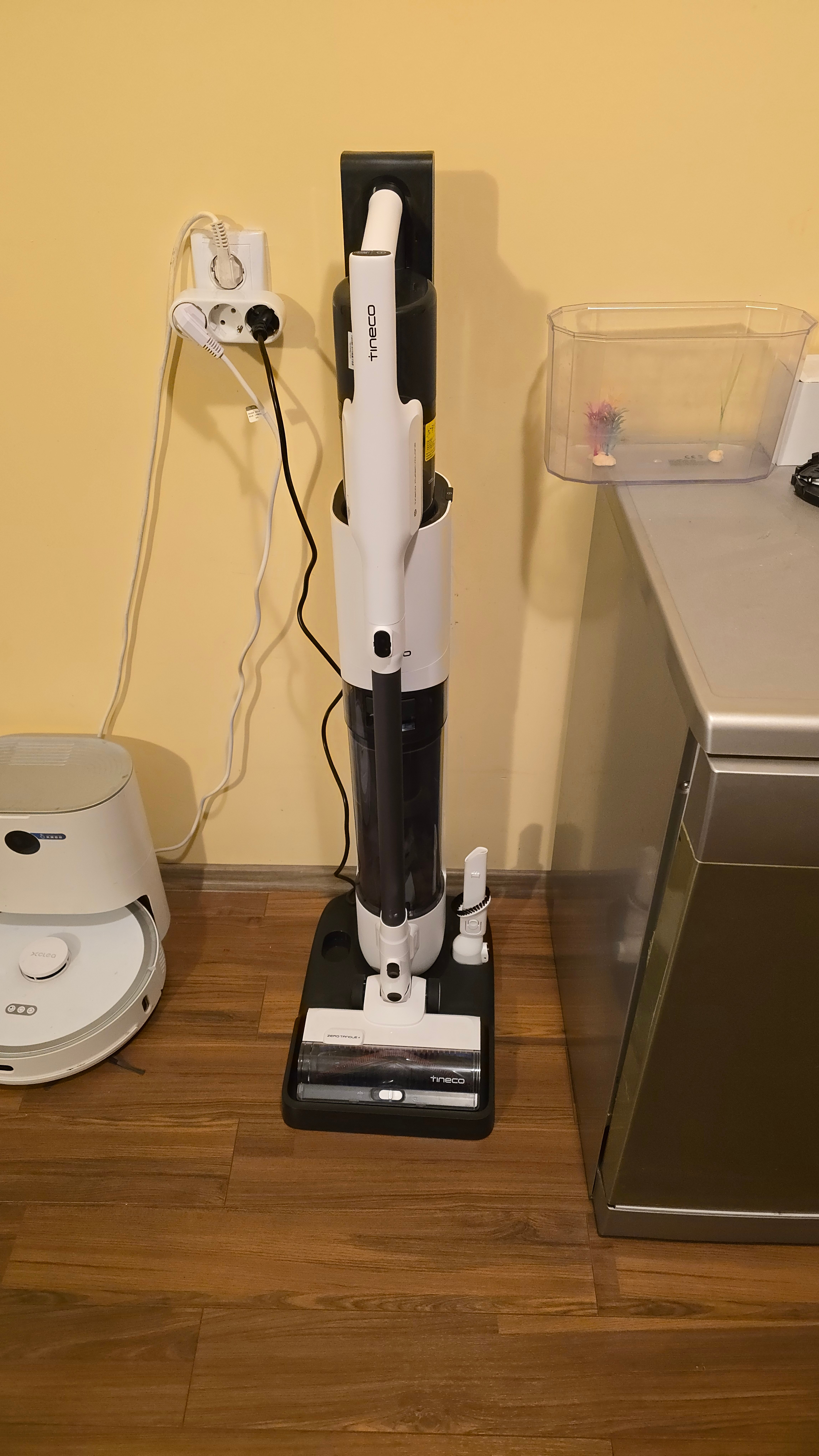 Aspirator fără fir Tineco Pure One Station 5 Plus, putere 175 W, capacitate 2, 5 L, tehnologie Zerotangle