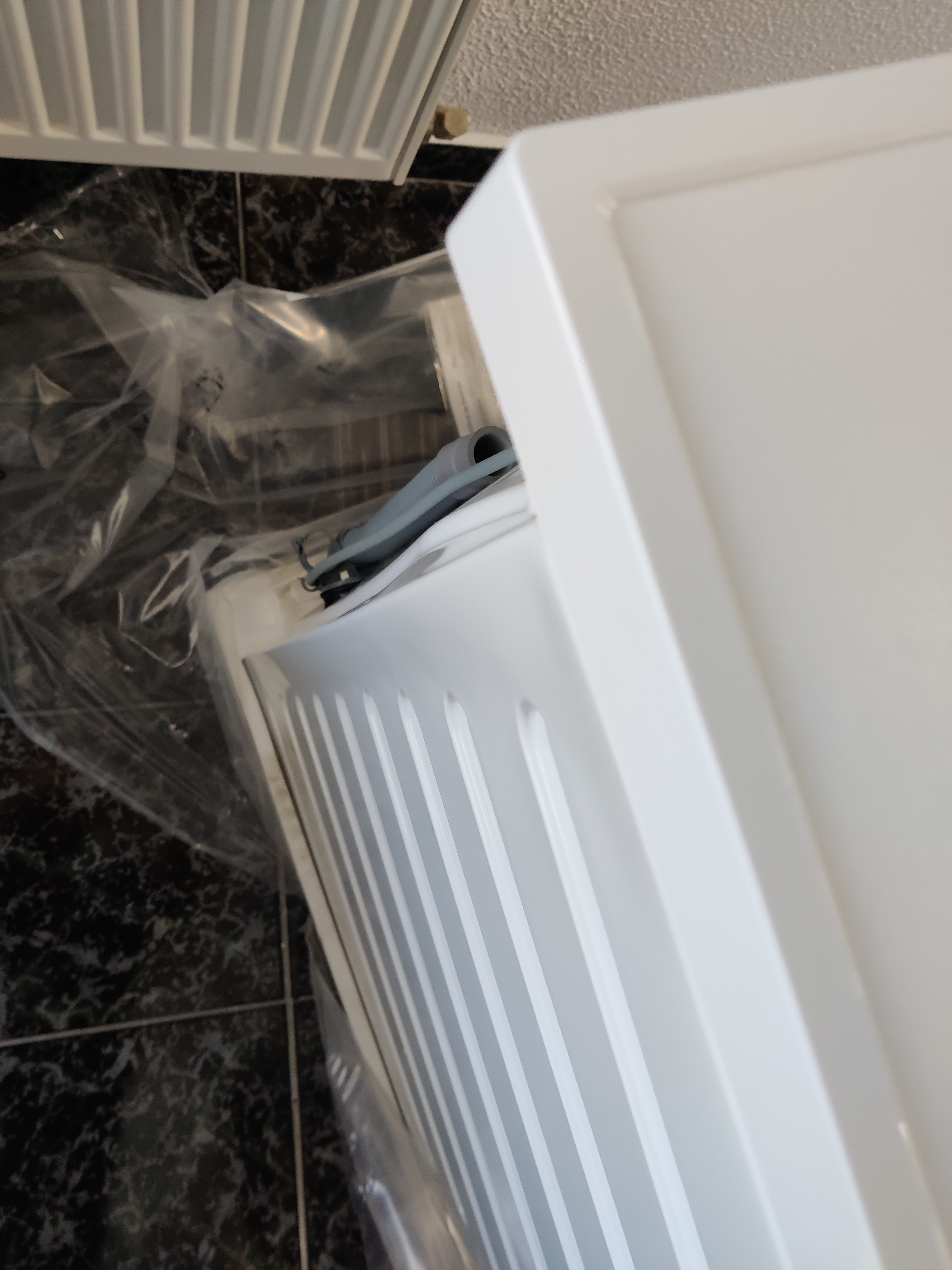 Masina de spalat rufe cu uscator Electrolux EW8W4402QE, Spalare 11 kg, Uscare 7 kg, 1400 rpm, WIFI, LCD, Clase energie A spalare/ D spalare+uscare, Dozator Universal, UltraCare+SteamCare, TimeManager, Adancime 60 cm, Alb