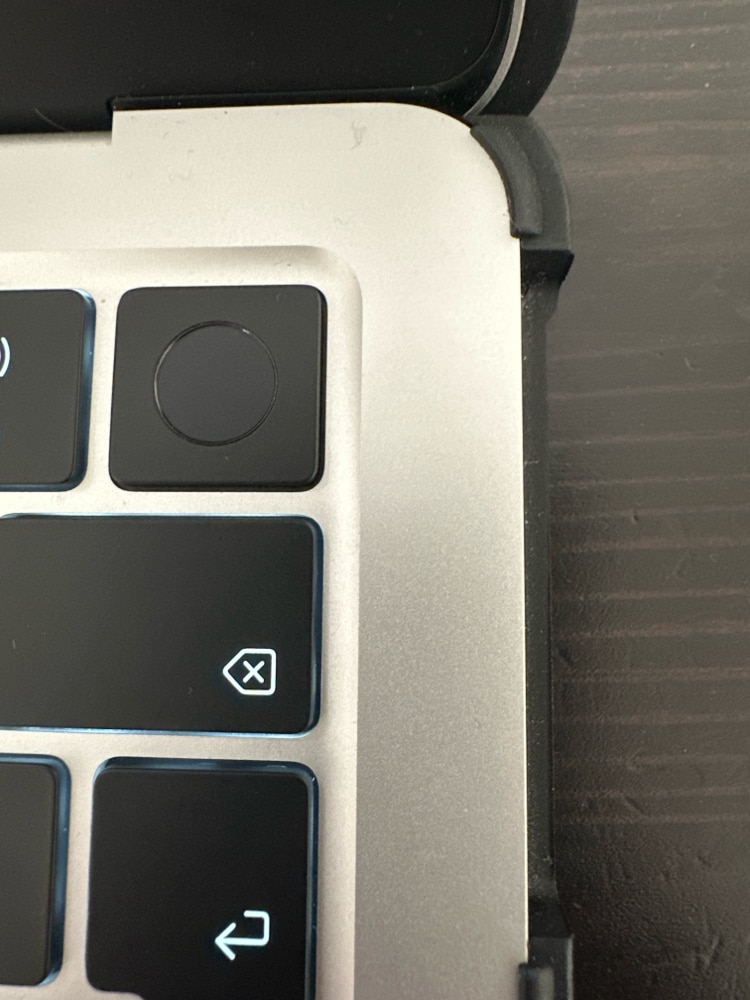 Carcasa pentru MacBook Air 13 2026 / 2025 / 2024 / 2022 M5, M4, M3, M2 Hard Shell Frost tranparent mat