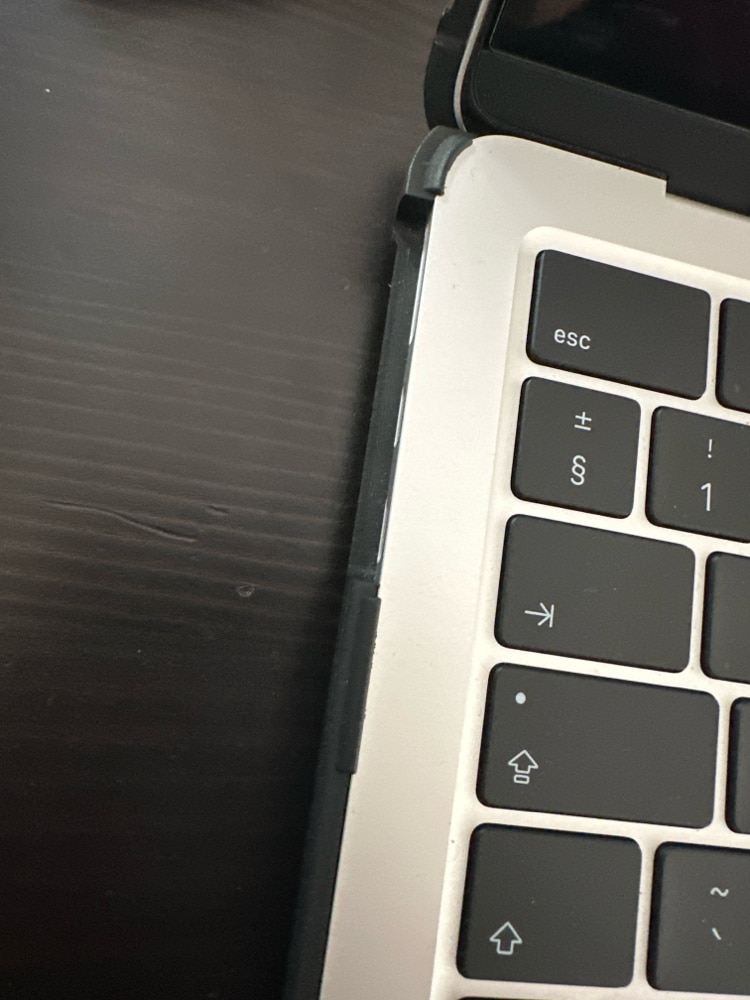 Carcasa pentru MacBook Air 13 2026 / 2025 / 2024 / 2022 M5, M4, M3, M2 Hard Shell Frost tranparent mat