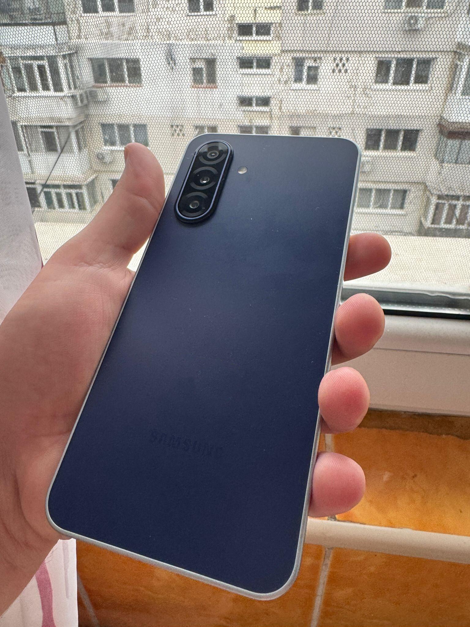 Telefon mobil Samsung Galaxy M17, 4GB RAM, 128GB, 5G, Sapphire Black