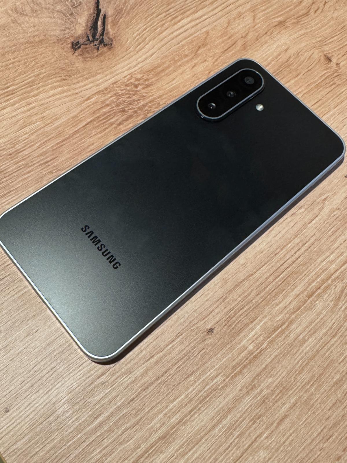 Telefon mobil Samsung Galaxy F17, 128GB, 4GB RAM, 5G, Violet Pop