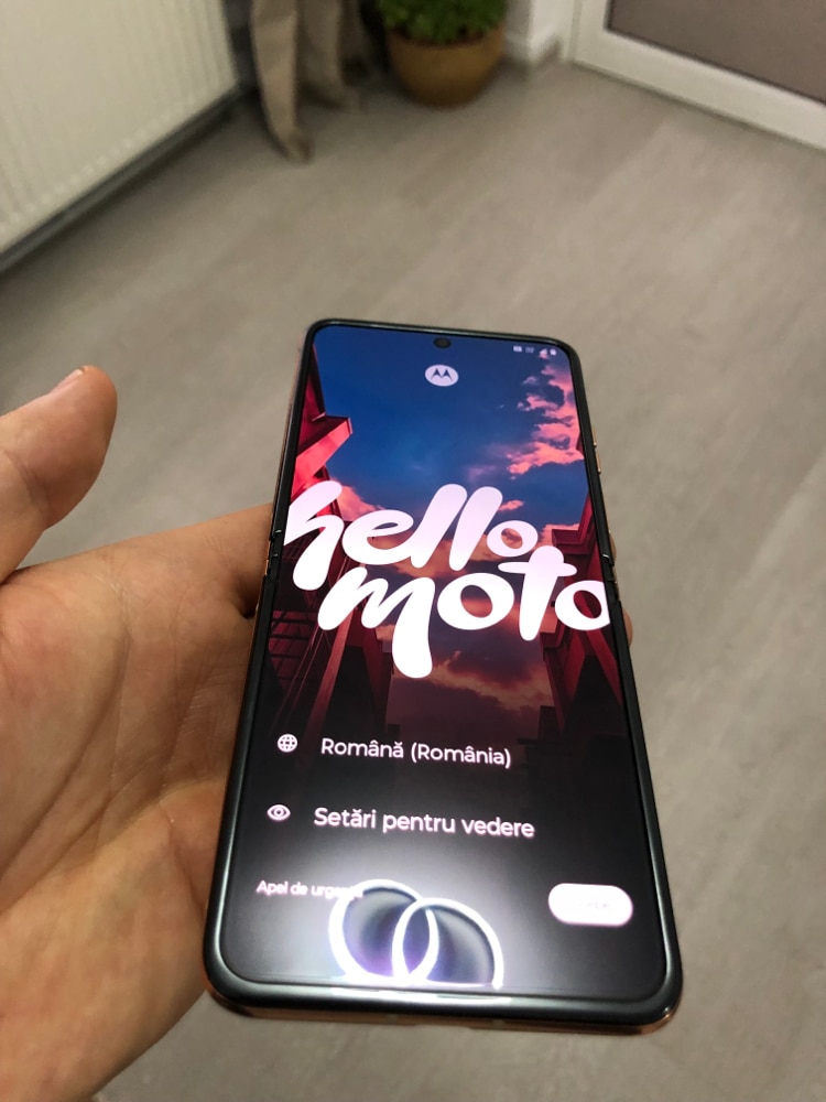 Telefon mobil Motorola razr 40 ultra, Dual SIM, 8GB RAM, 256GB, 5G, Peach Fuzz