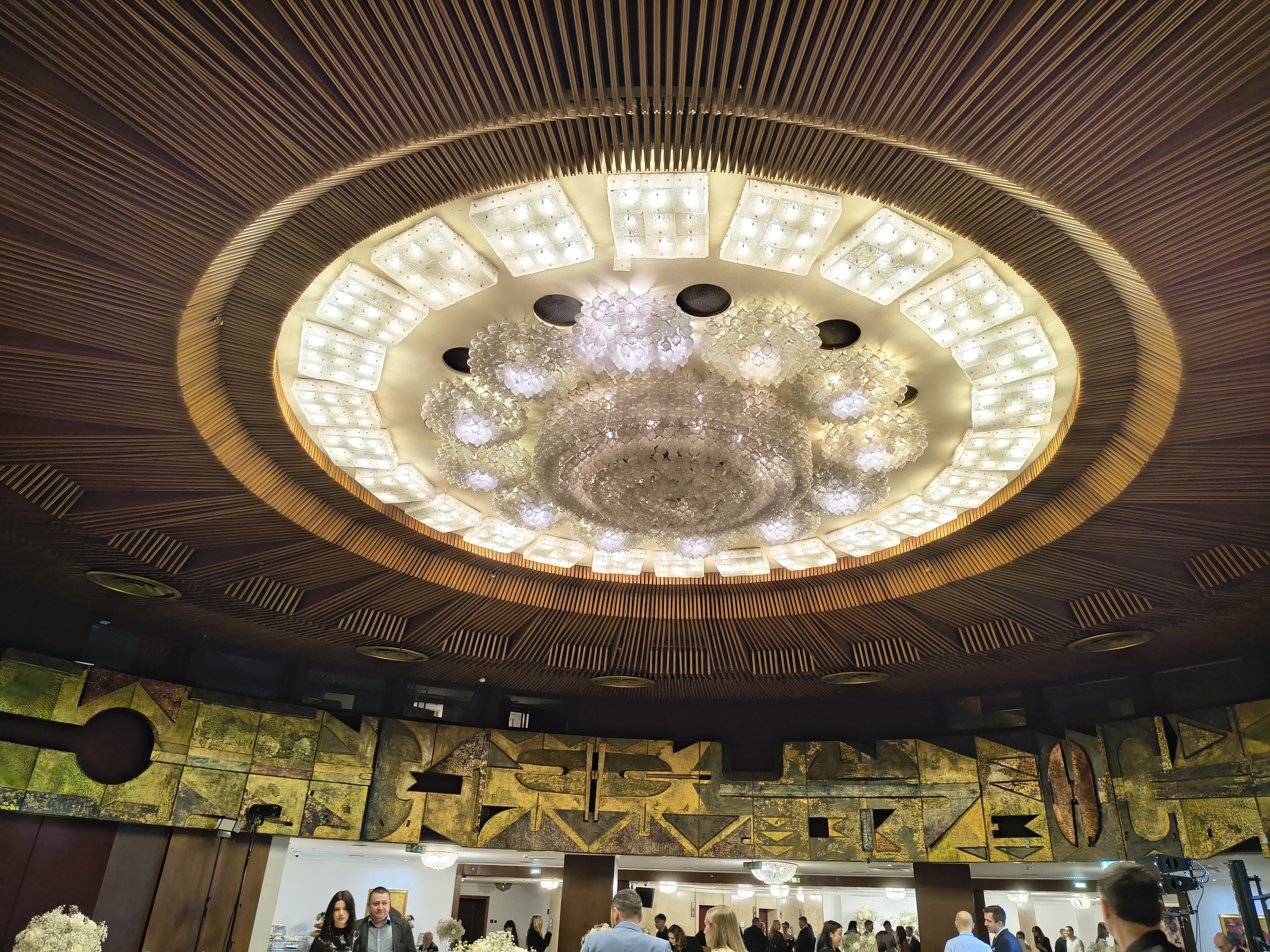 RESIGILAT: Telefon mobil Motorola Edge 50 Neo, Dual SIM, 512GB, 12GB RAM, 5G, Pantone Latte