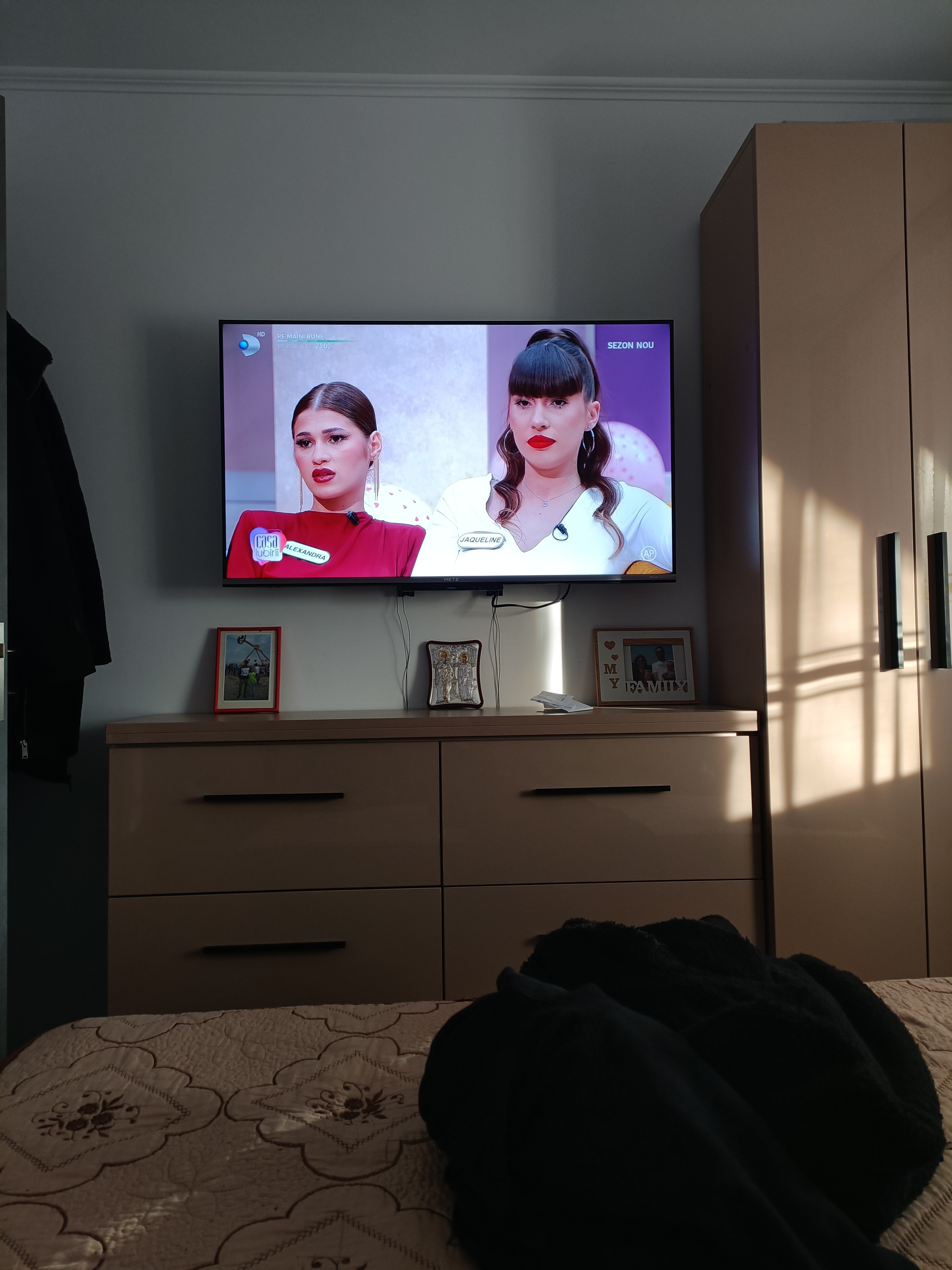 Televizor METZ QLED 75MQE7600Z, 189 cm, Smart Google TV, 4K Ultra HD, Clasa F (Model 2025)