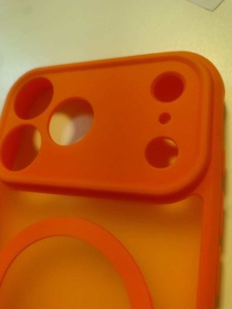 Husa Matte MagSafe pentru IPhone 17 Pro Max, protectie completa, contur Portocaliu