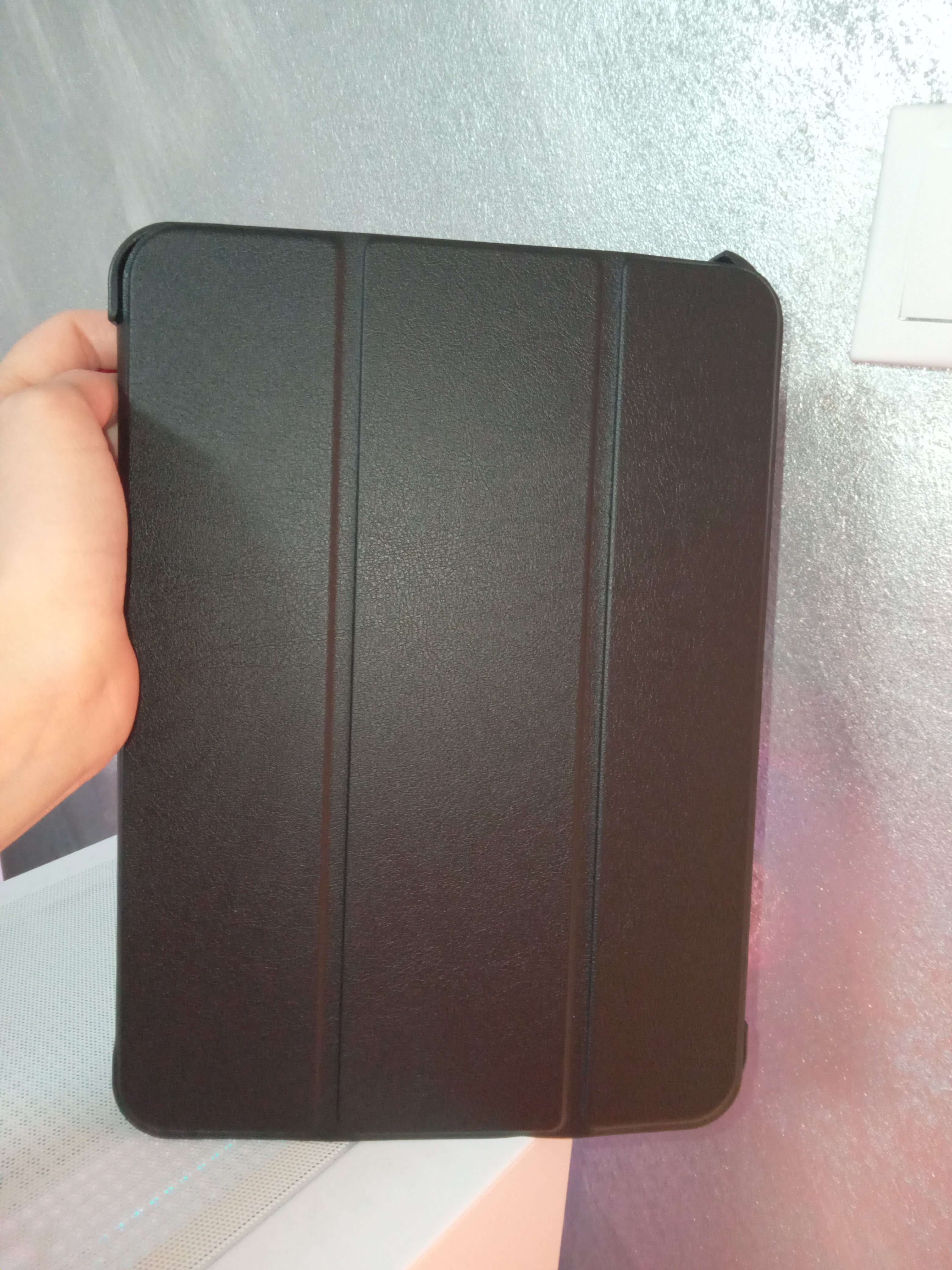 Husa de protectie pentru iPad 11″ (generatia 11, 2025 – A16) si iPad 10, 9″ (generatia 10, 2022), husa inteligenta cu suport pliabil in trei pozitii, spate ultra-subtire, culoare negru, vadrami