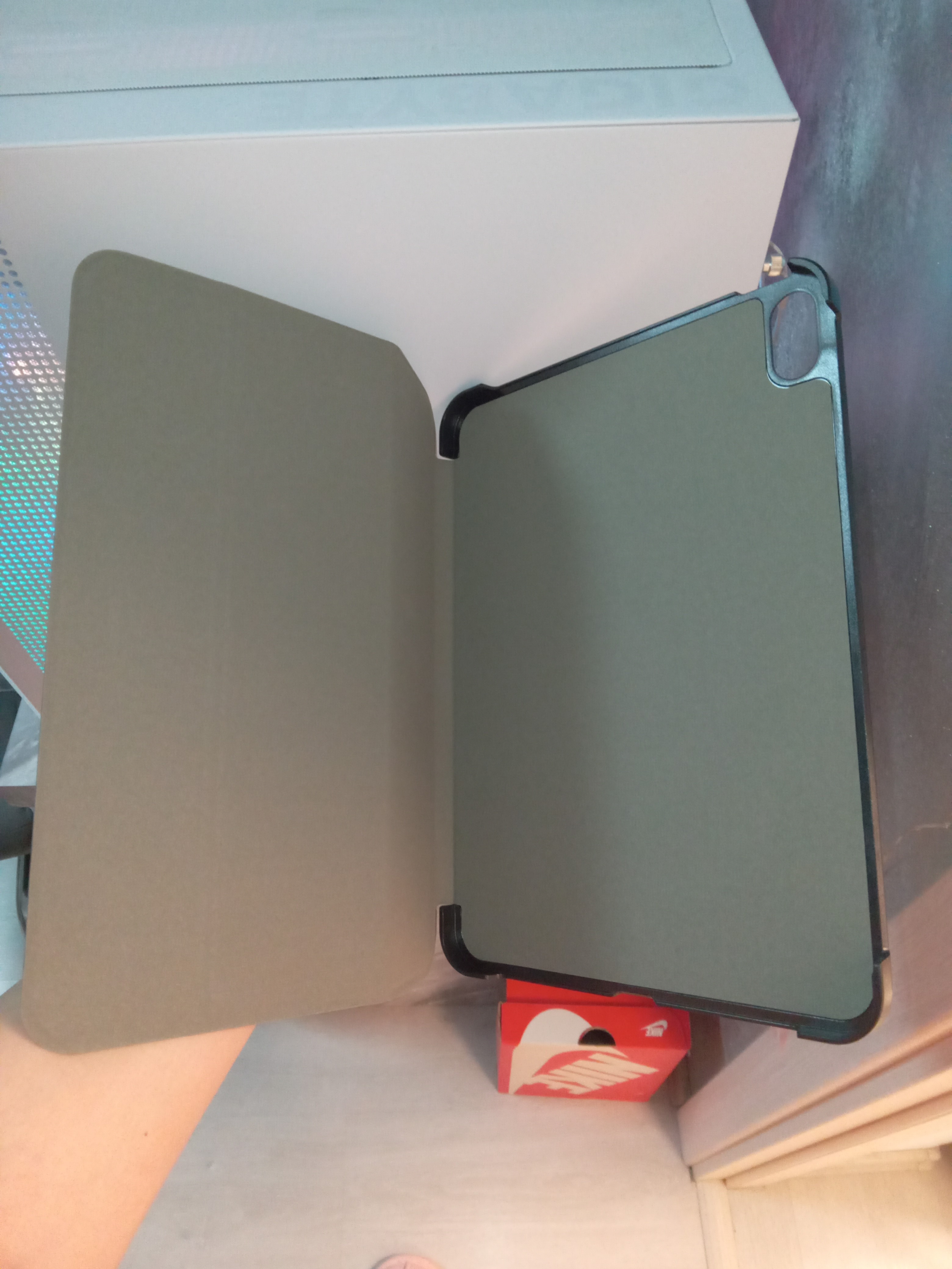 Husa de protectie pentru iPad 11″ (generatia 11, 2025 – A16) si iPad 10, 9″ (generatia 10, 2022), husa inteligenta cu suport pliabil in trei pozitii, spate ultra-subtire, culoare negru, vadrami