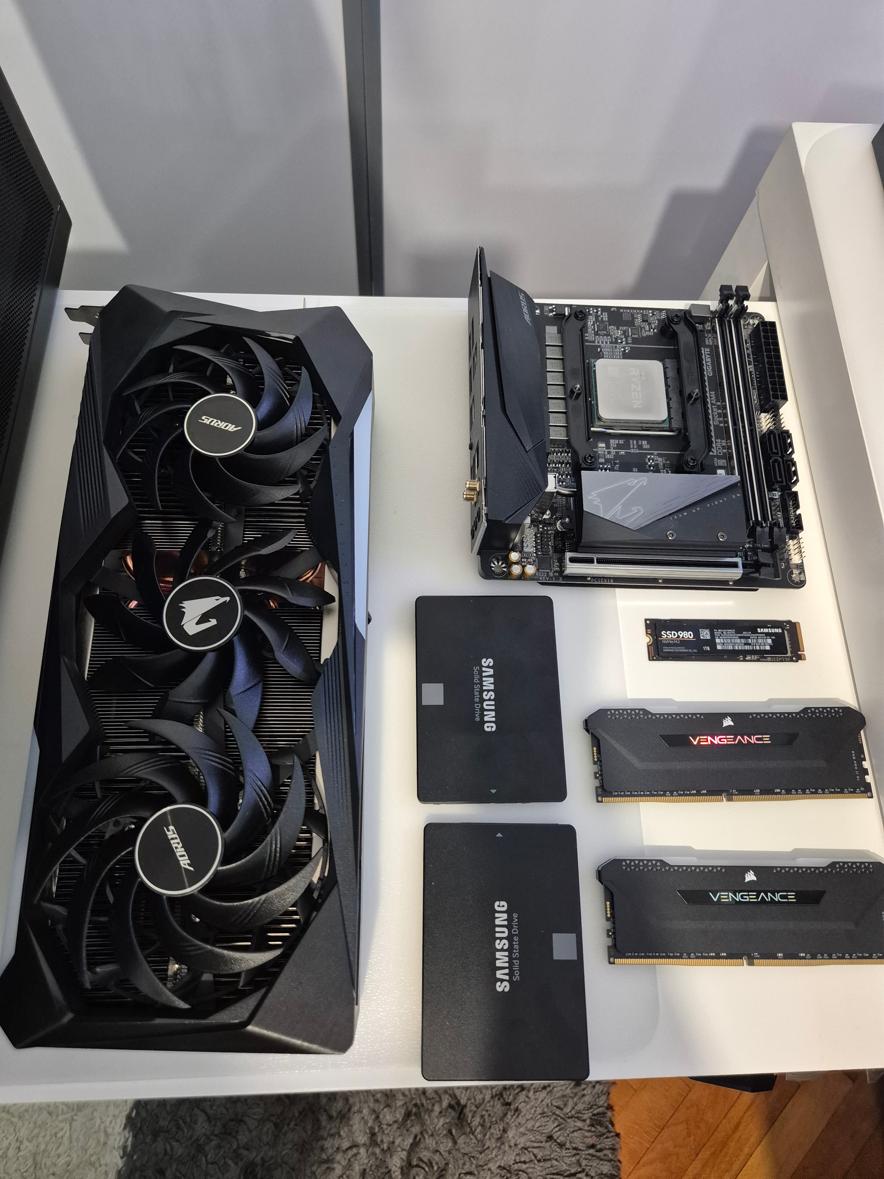 Placa de baza Gigabyte B550I AORUS PRO AX, Socket AM4 - eMAG.ro