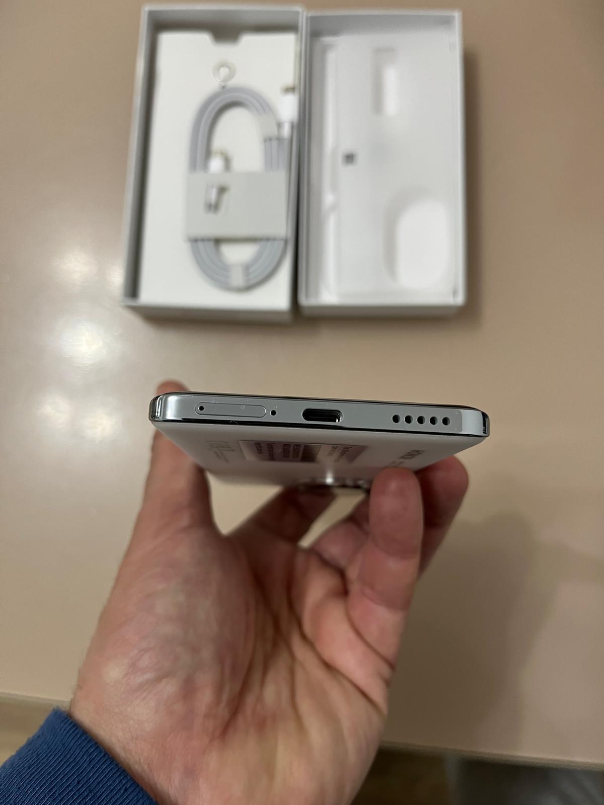 Telefon mobil HONOR 200 Pro, Dual SIM, 12GB RAM, 512GB, Moonlight White