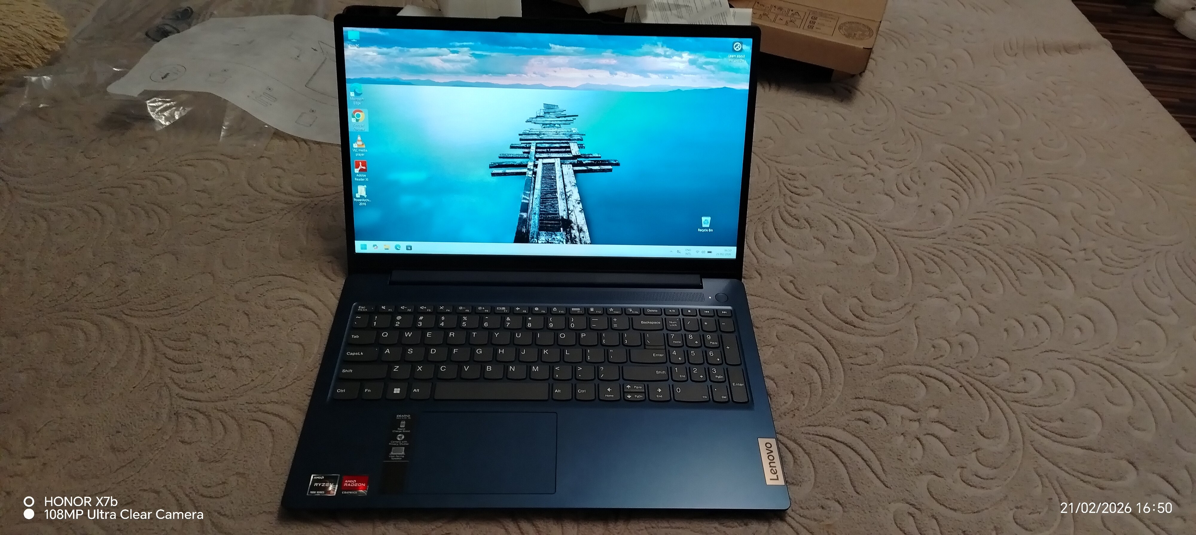 Laptop Lenovo IdeaPad Slim 3 15AMN8 cu procesor AMD Ryzen™ 5 7520U pana la 4.3GHz, 15.6" Full HD, 16GB LPDDR5 RAM, 512GB SSD, AMD Radeon™ 610M Graphics, No OS, Abyss Blue