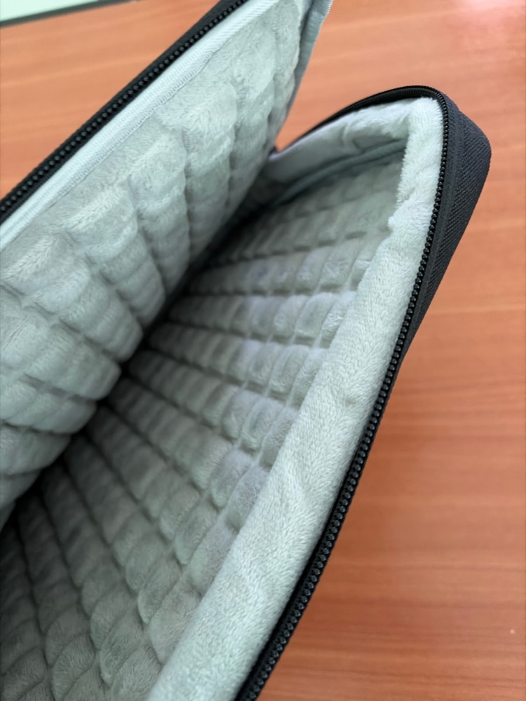 Husa de Protectie si Transport MacBook / Laptop / Tableta de 13 Inch, Dasbo®, Impermeabila, Rezistenta la socuri, Fermoar rezistent, cu Burete moale impotriva socurilor, Colturi intarite, Compatibila Universal, Gri