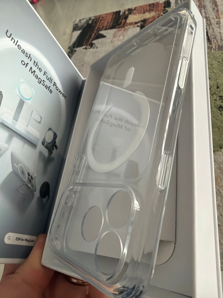 Husa ESR Classic HaloLock Compatibila Cu iPhone 17 Pro Max, Functie MagSafe, Protectie La Camera, Colturi Intarite, Clear