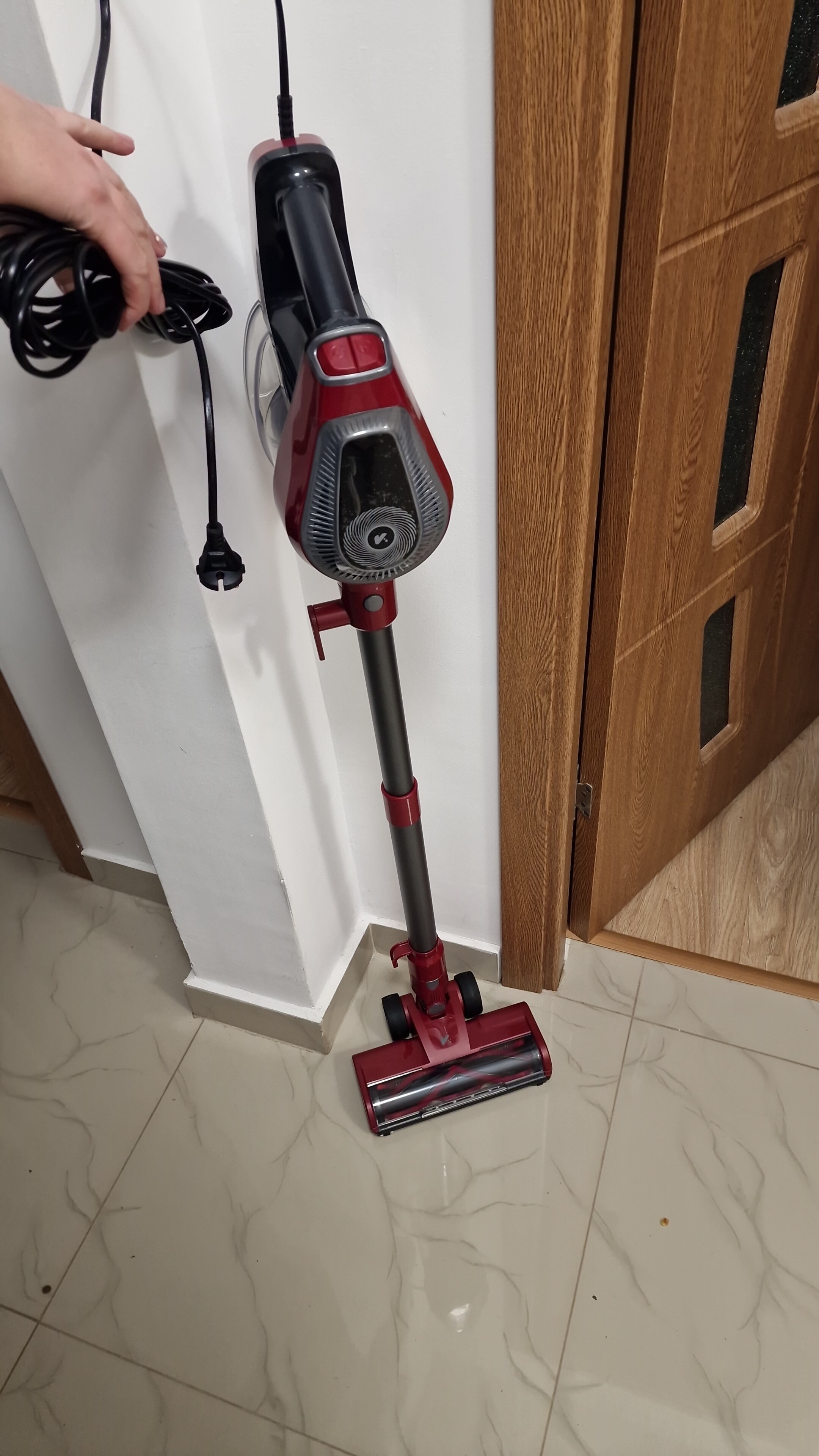 Aspirator Vactidy C8 cu cablu de 7 m/ 60 kPa/ 600 W/ filtrare in 6 trepte/ 4 in 1/ rezervor de praf de 1,5 l/ tehnologie GreenEye