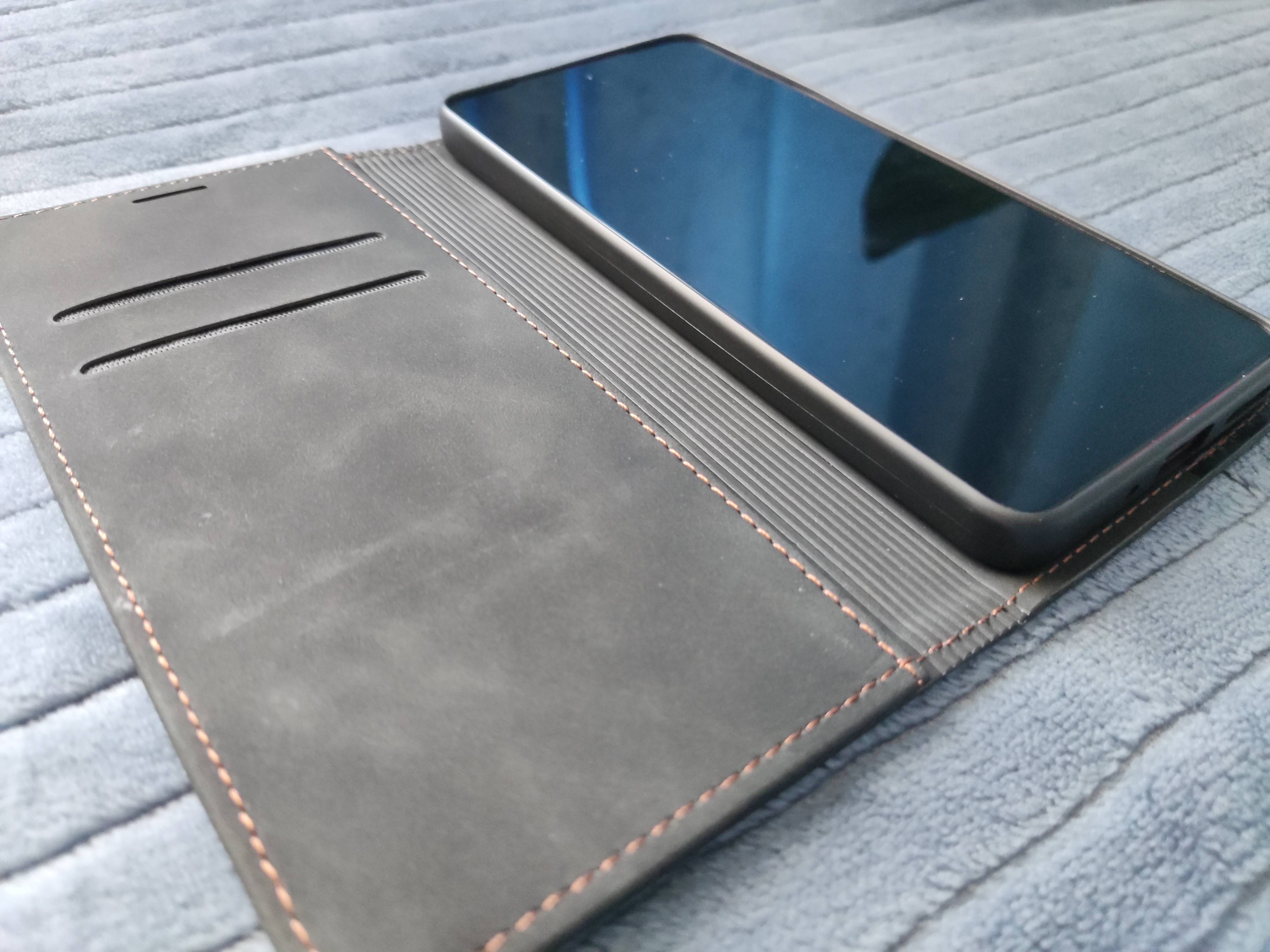 Husa pentru Motorola Moto G86, SKYDDAR INNOVATION, HaloFrost MagSafe II, Antisoc, set cu sticker, Negru