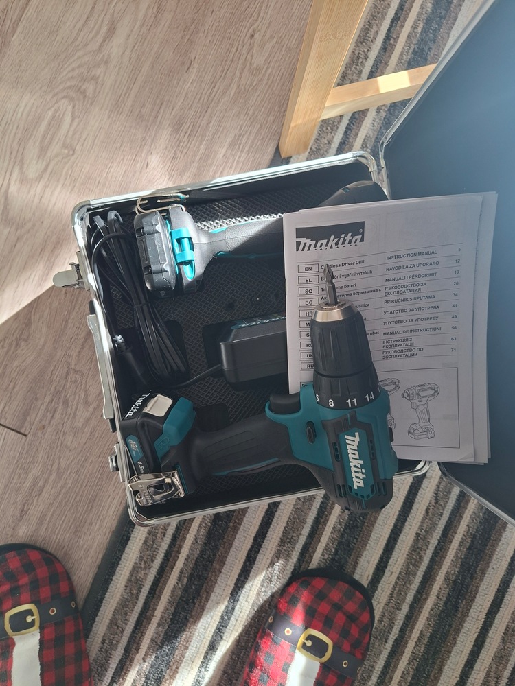 Set de scule Makita CLX224X Masina de gaurit si insurubat 30 Nm