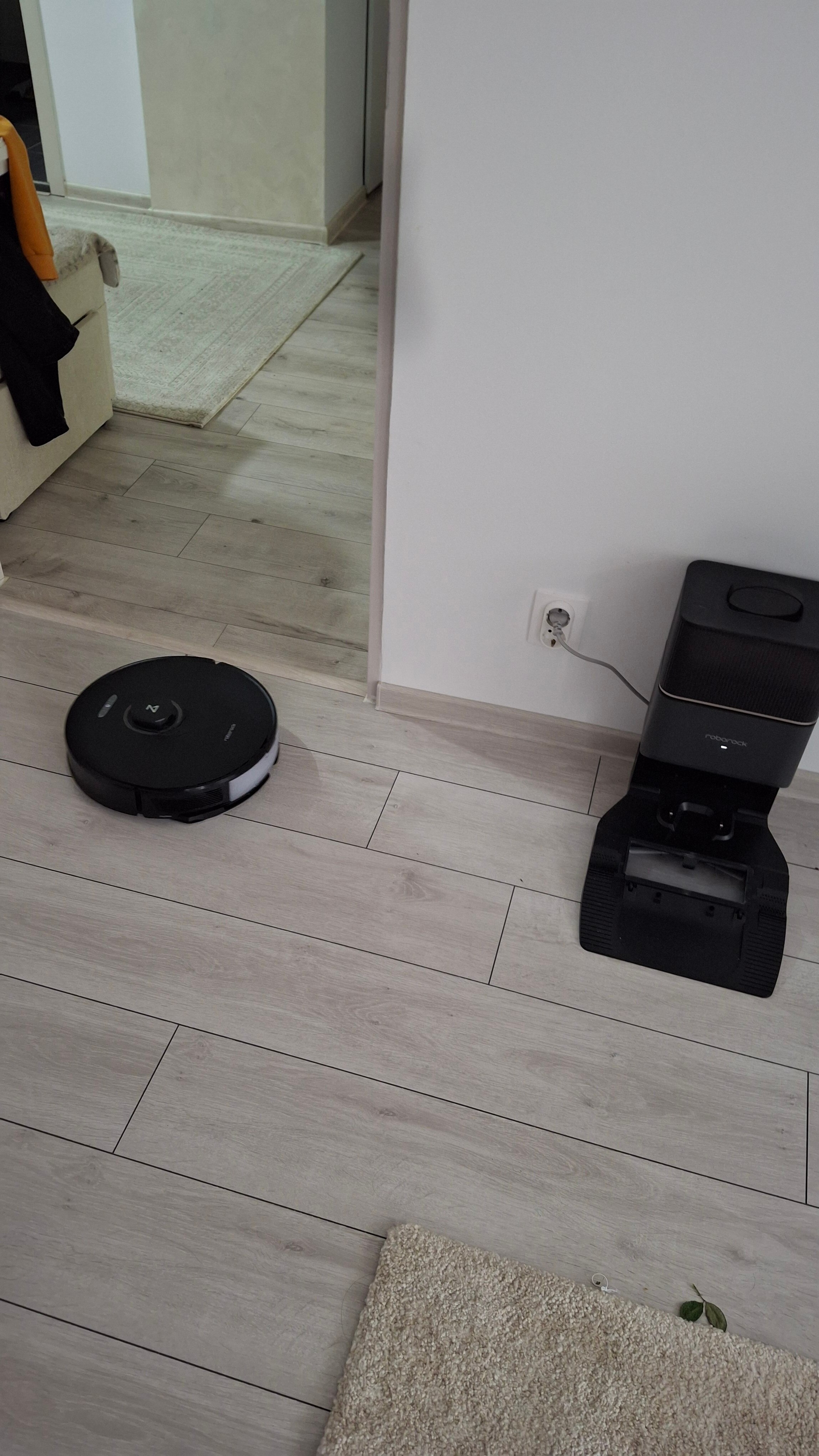 Robot de aspirare Roborock S8 Plus, S8P02-00, aspirator si mop, 5200 mAh, 6000Pa, recipient praf 350 ml, 4 senzori, 4 harti, 69W, 180 min autonomie, alb