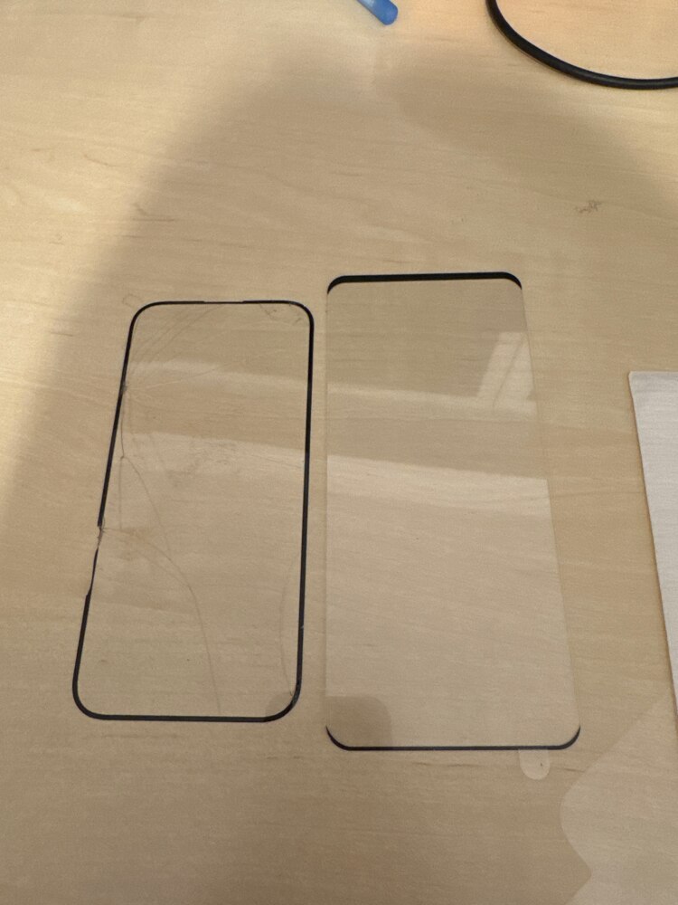 Set 2 folii sticla pentru iPhone 15Pro, Hggzeg, Folie sticla protectie telefon, Folie de inalta definitie, Cu dispozitiv de montare automata in 30 de secunde, Instalare 1:1 usoara si rapida, Impermeabil, Antizgarieturi, Anticadere, Transparent