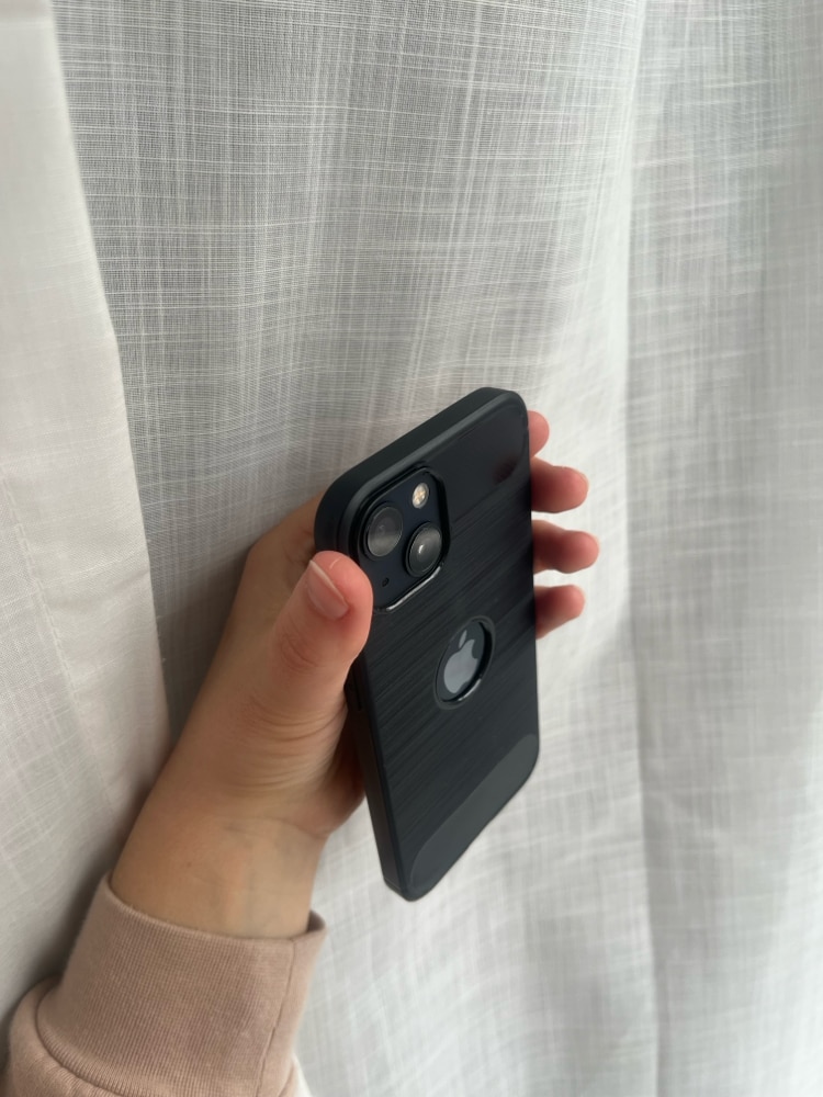 Husa protectie Mat-Tech compatibila cu iPhone 13, Protectie camera, Colturi anti-drop, Decupaje Precise, Rezistenta la impact, Margini ridicate pentru protectia ecranului, Transparenta