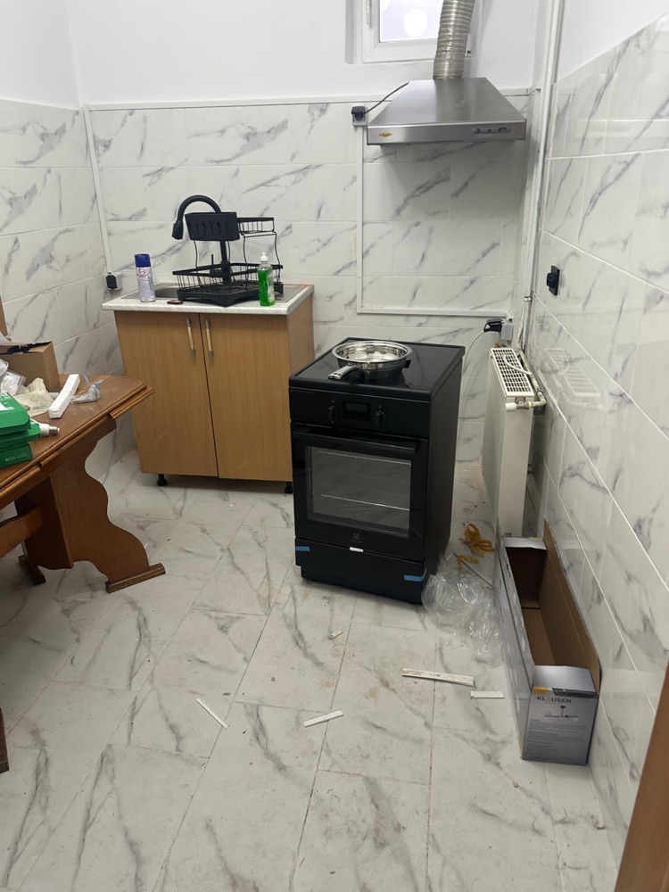 Aragaz Electrolux LKI564266K, Electric, Inductie, 4 zone de gatit, Booster, SteamBake, AirFry, Autocuratare catalitica, Timer electronic, Grill, Iluminare cuptor, Clasa A, Negru