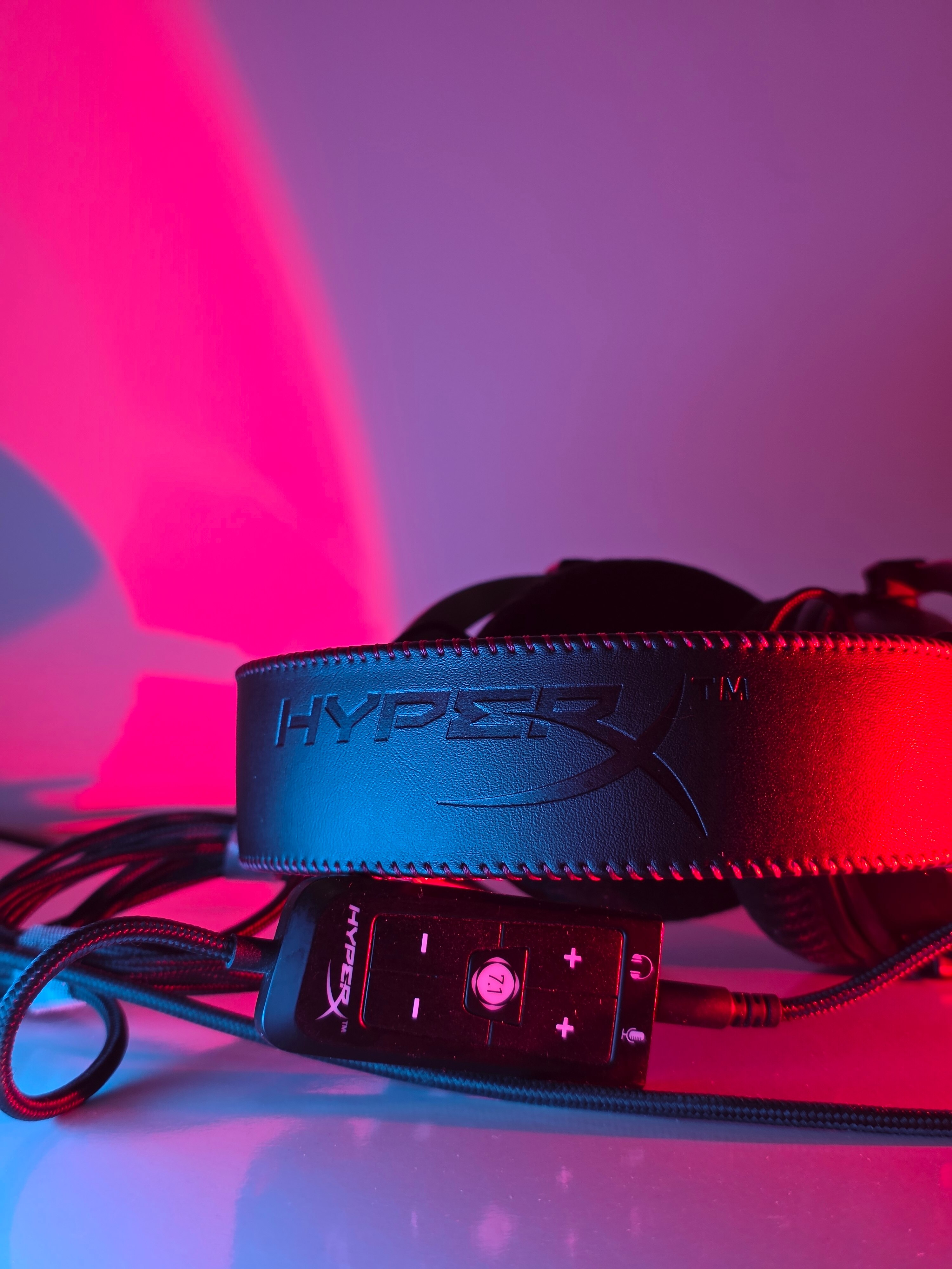 Casti gaming HyperX Cloud II, sunet surround 7.1, drivere de 53mm, microfon detasabil cu noise cancelling, certificat Discord/TeamSpeak, spuma cu memorie, compatibil multiplatforma, gri